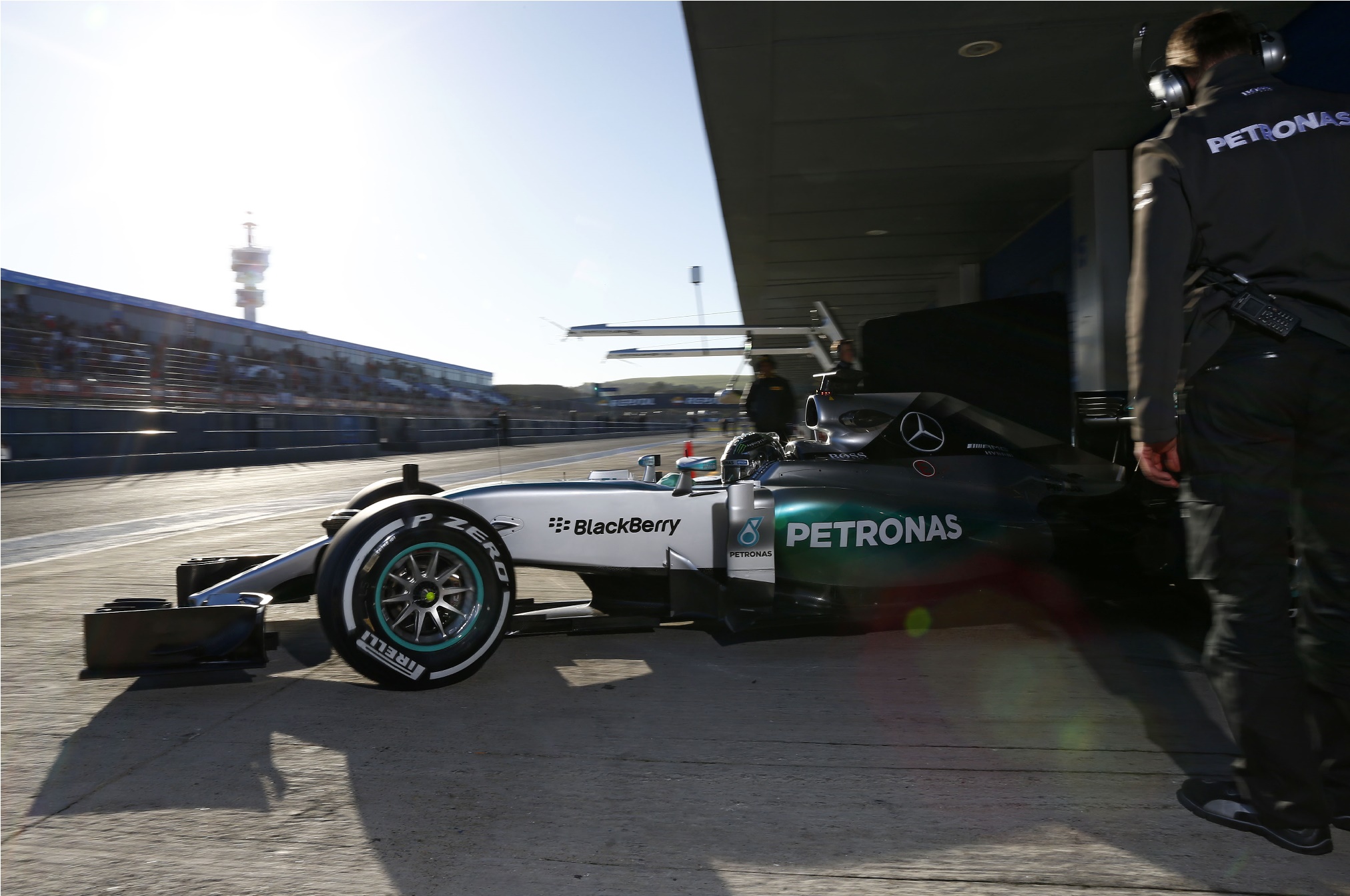 Mercedes Enjoy "Good first day"