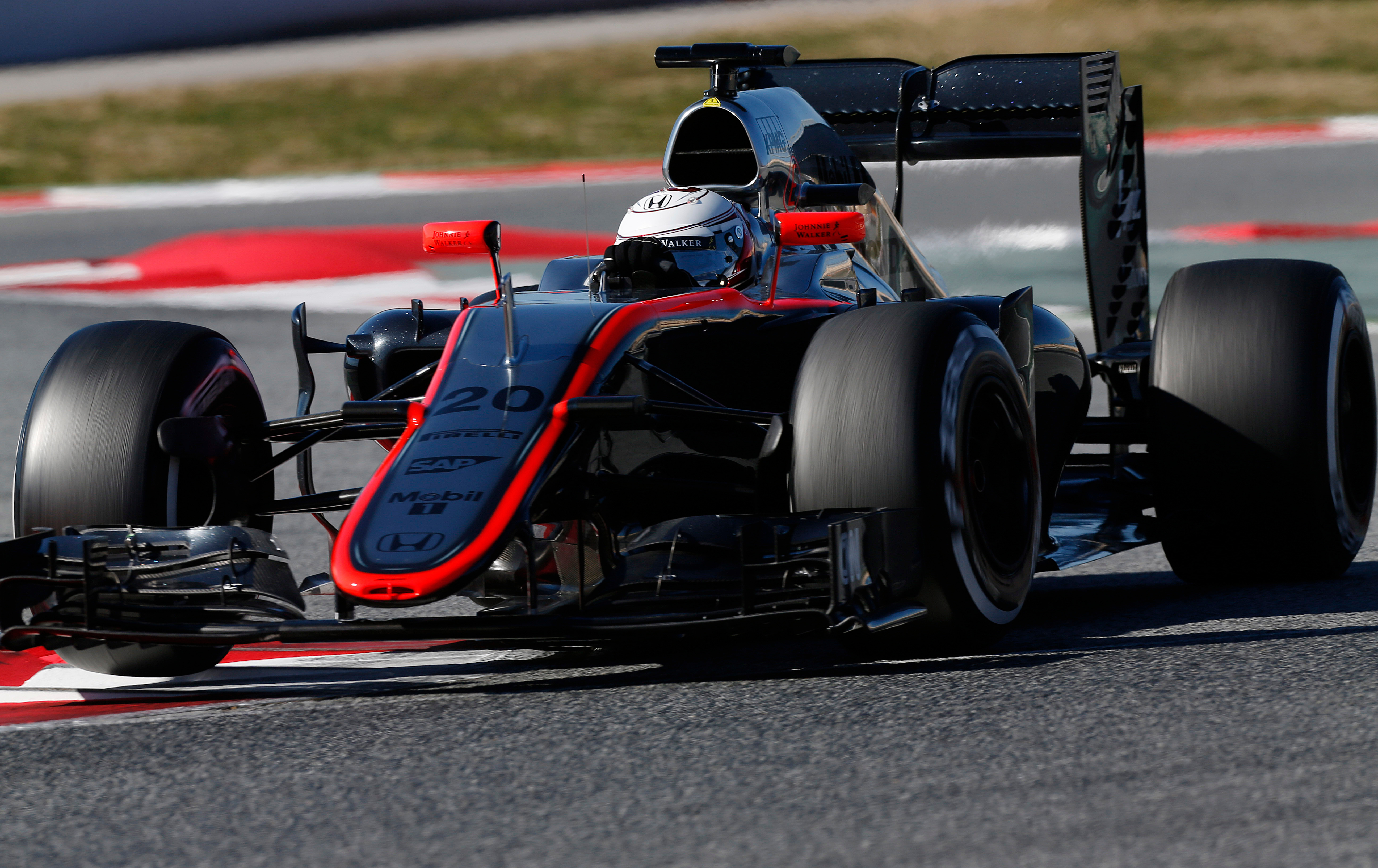 Magnussen takes blame for FP2 crash