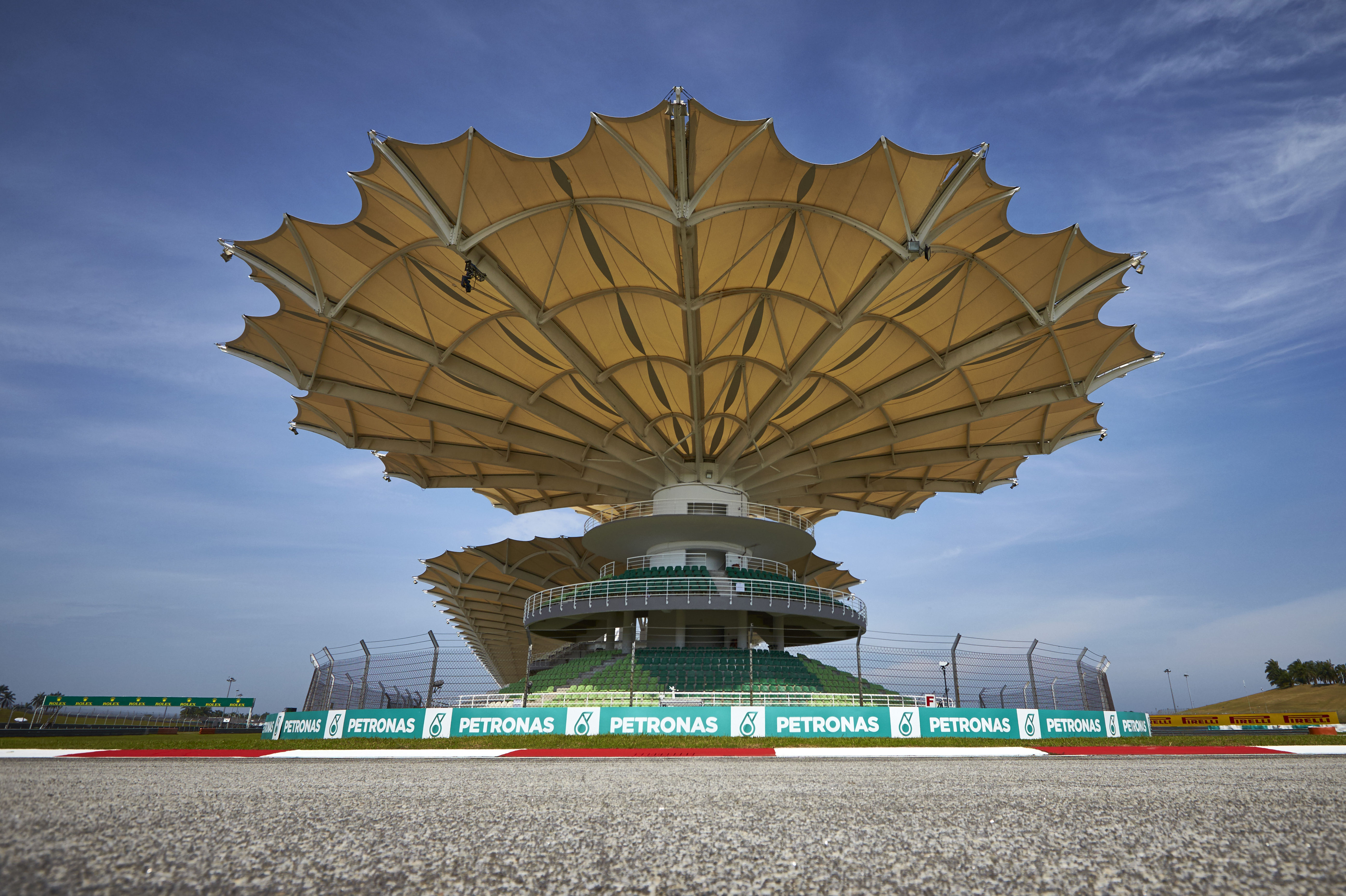 Malaysia Grand Prix extends F1 deal until 2018
