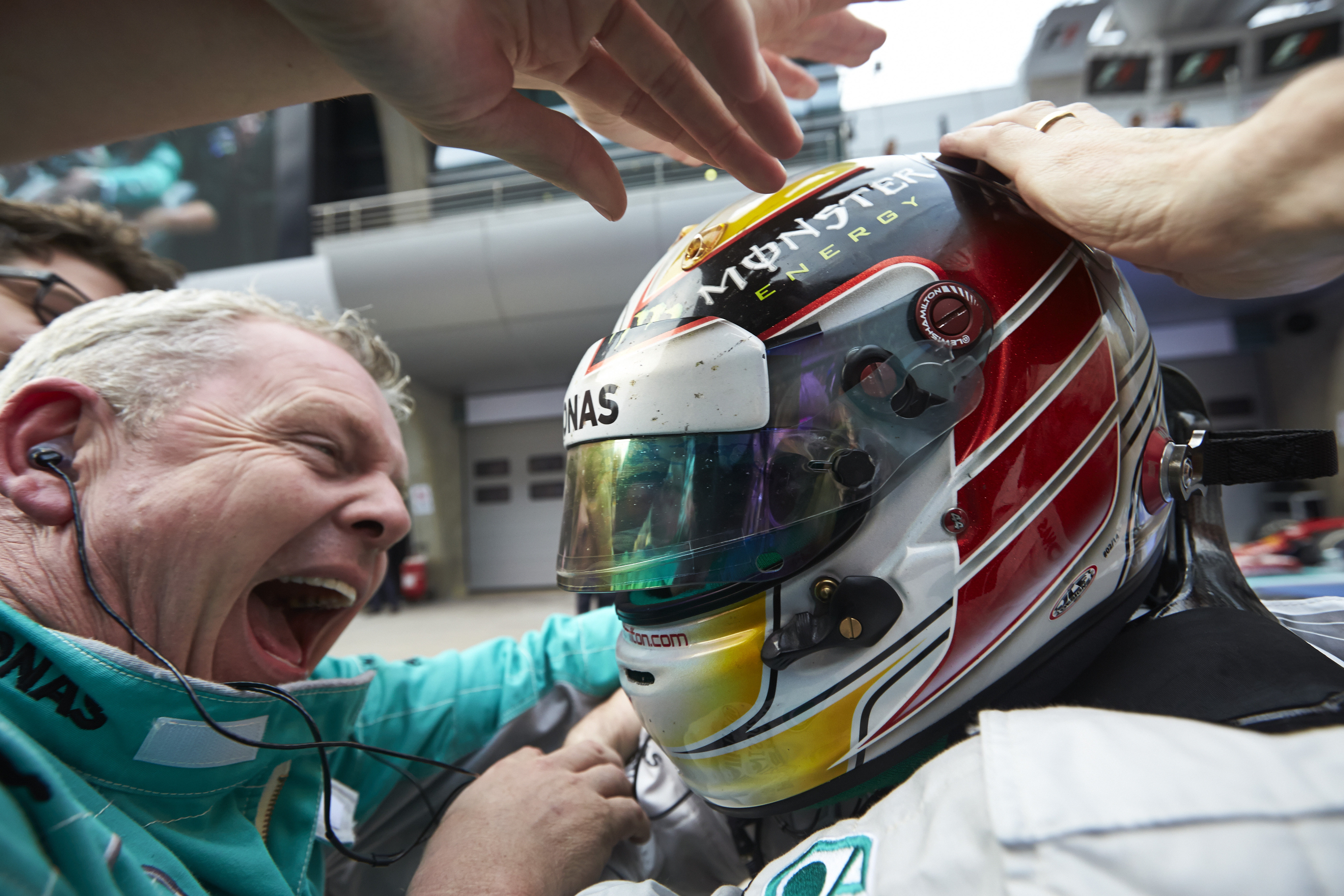 Hamilton wins in Shanghai for a fourth time