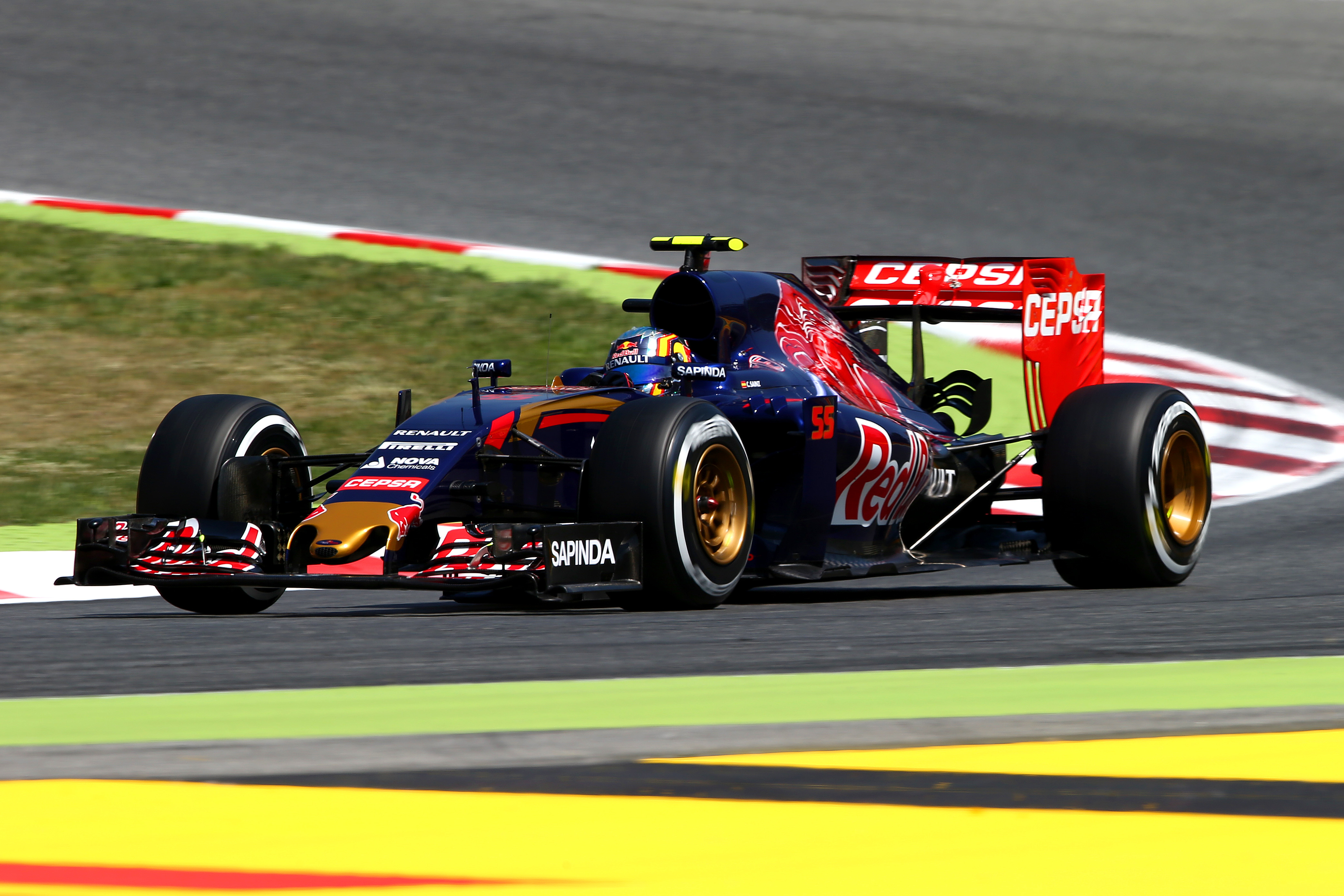 Sainz Jr and Kvyat escape penalties