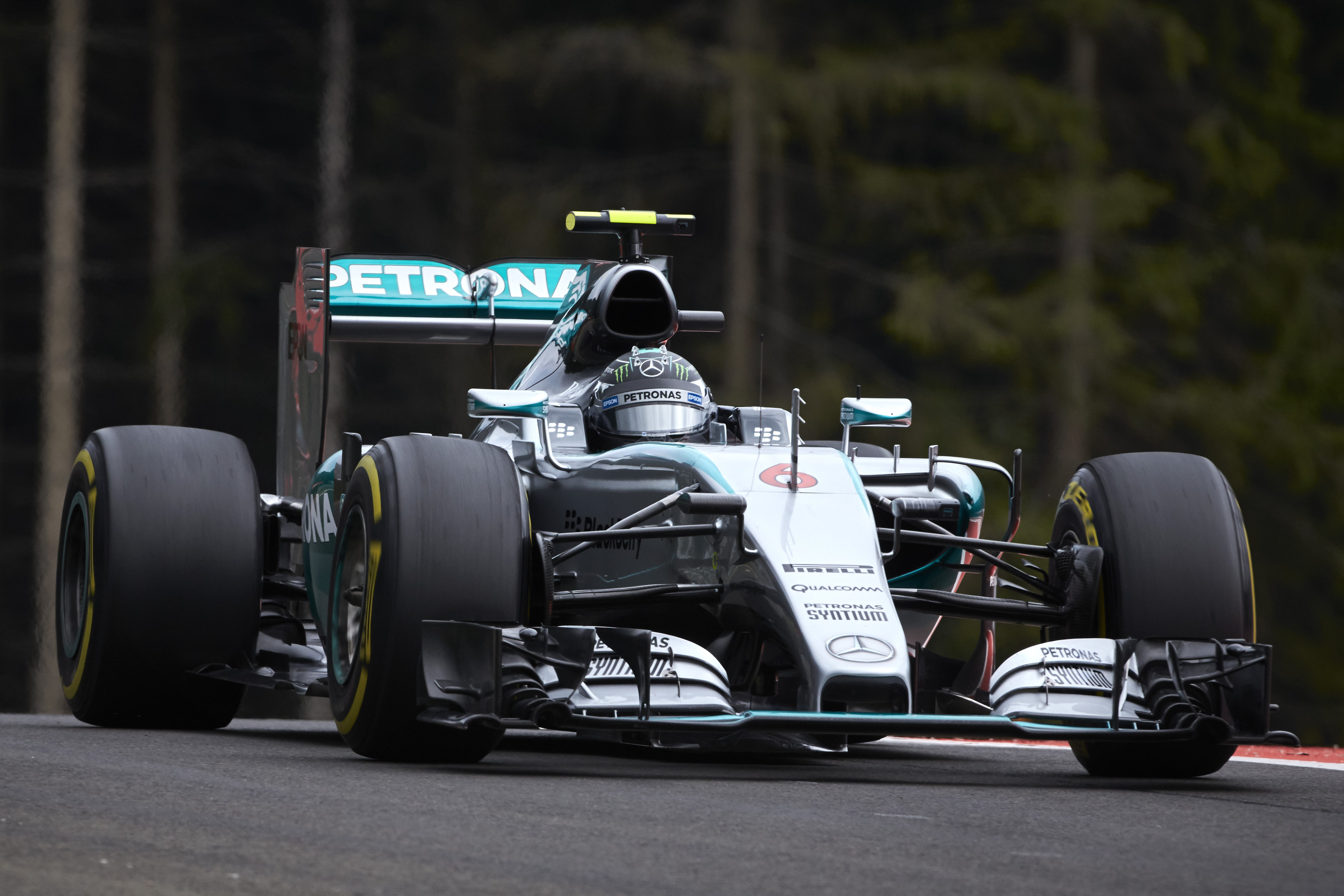 Rosberg takes Austria victory with ease