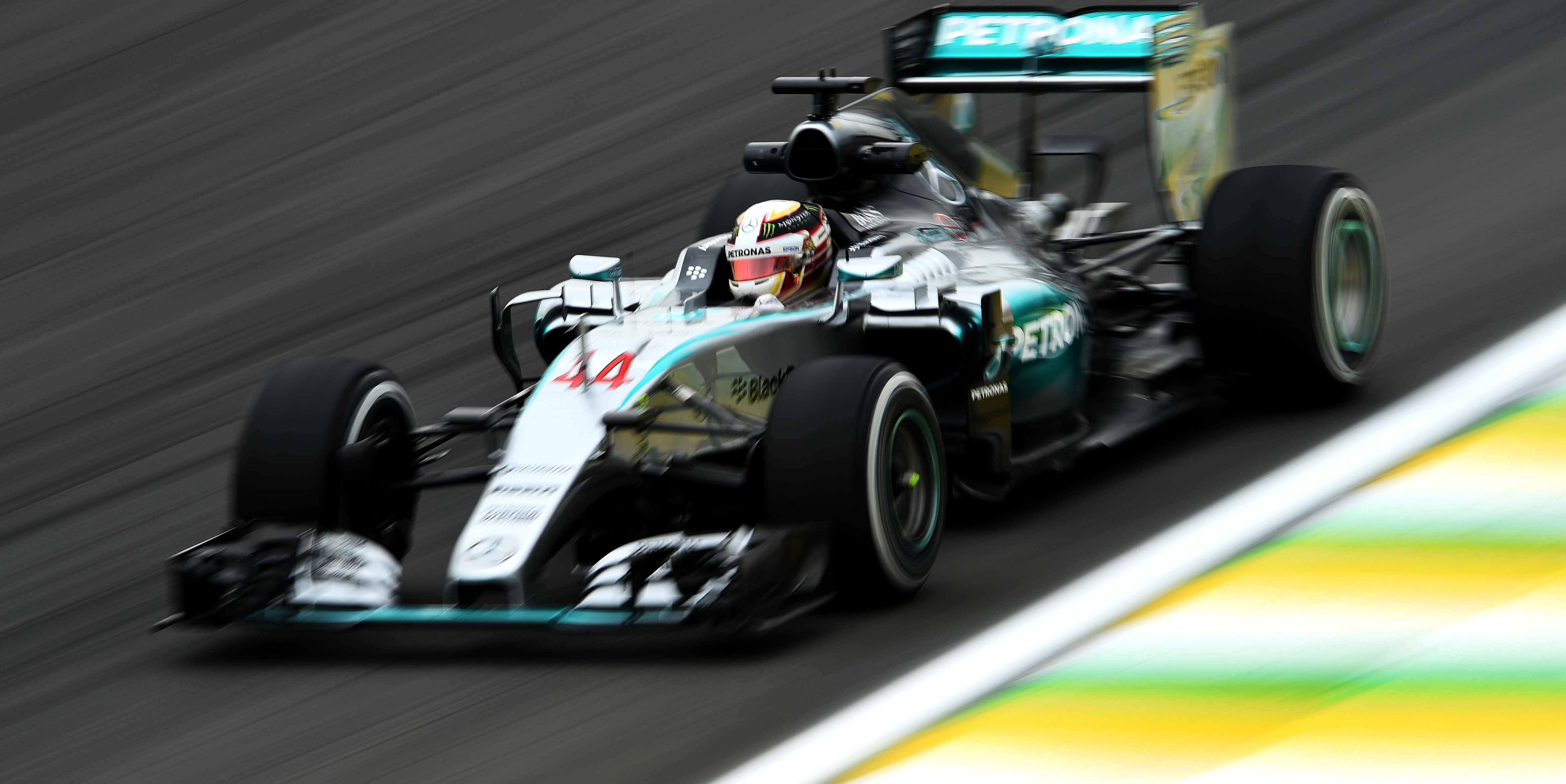 Hamilton expecting close fight with Rosberg