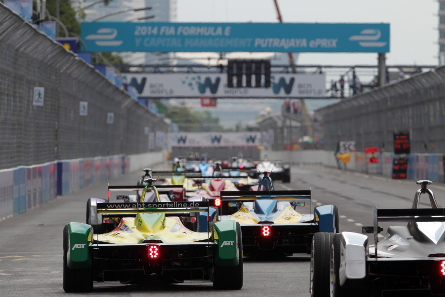 Photo: Michael Hoyer - Jakob Ebrey/LAT/ Formula E