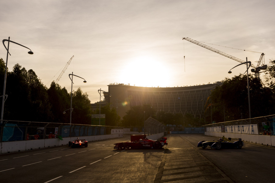 Photo: Zak Mauger/LAT/Formula E