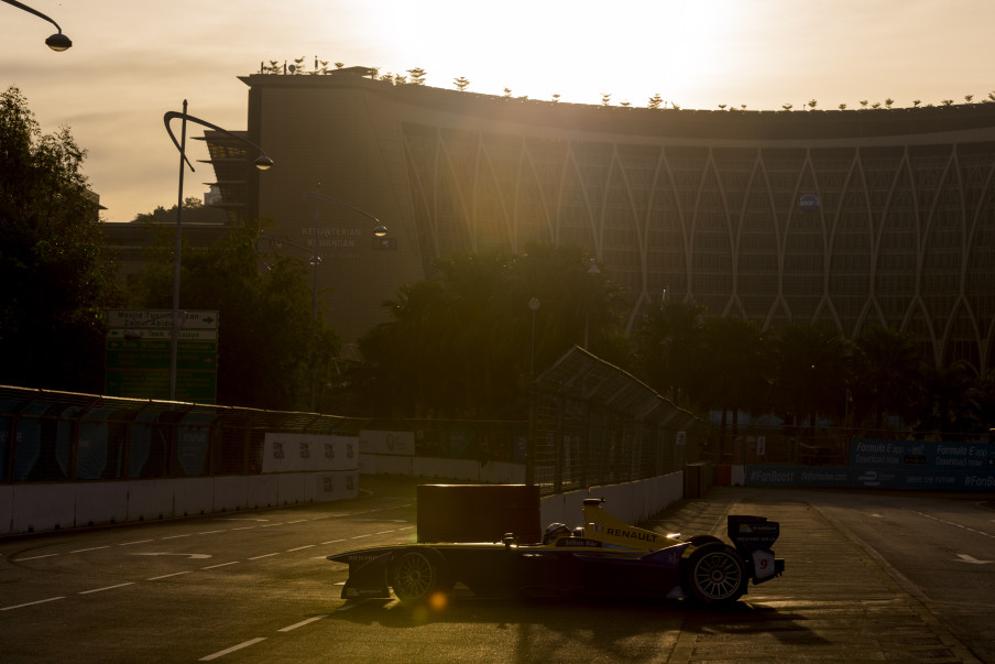 Photo: Zak Mauger/LAT/Formula E