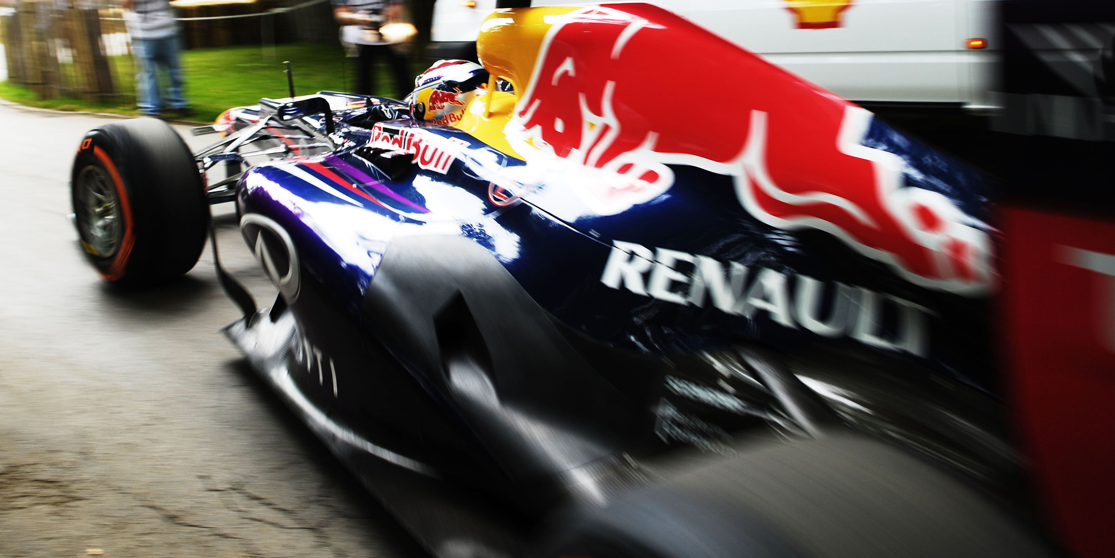 Renault will use Red Bull as a performance benchmark
