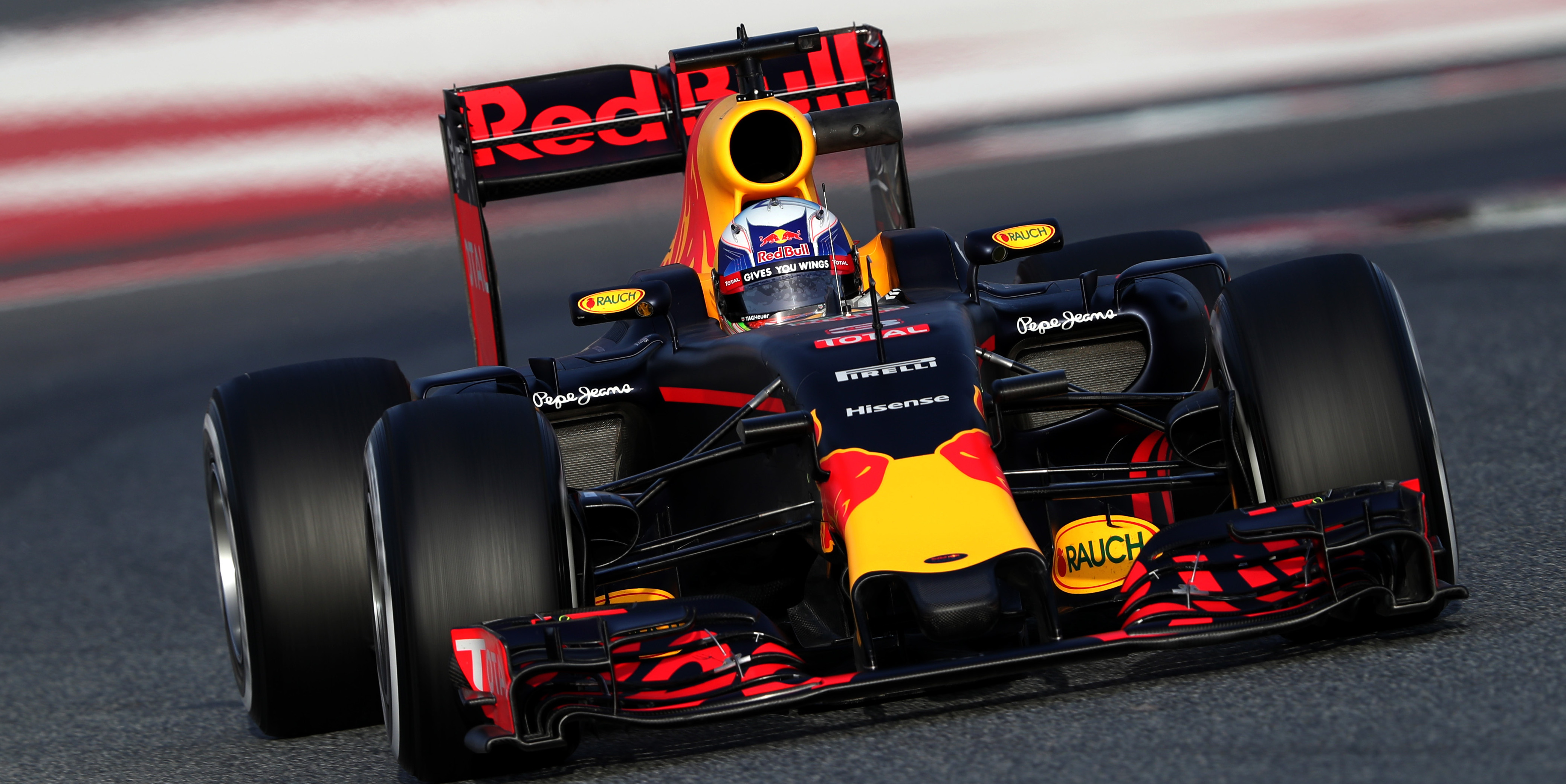 Red Bull focus on reliability on first day of testing