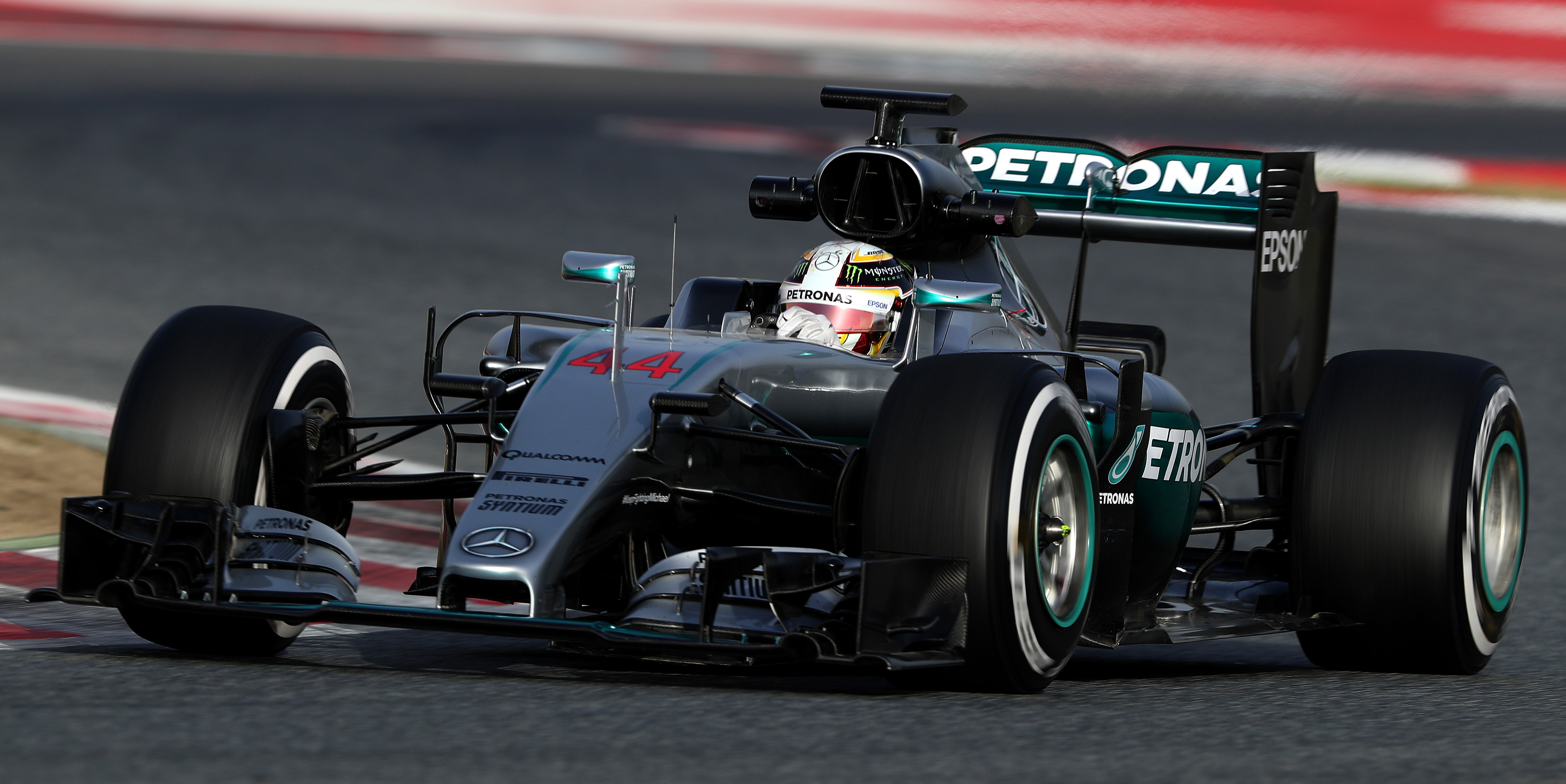 Hamilton comfortable with new Mercedes