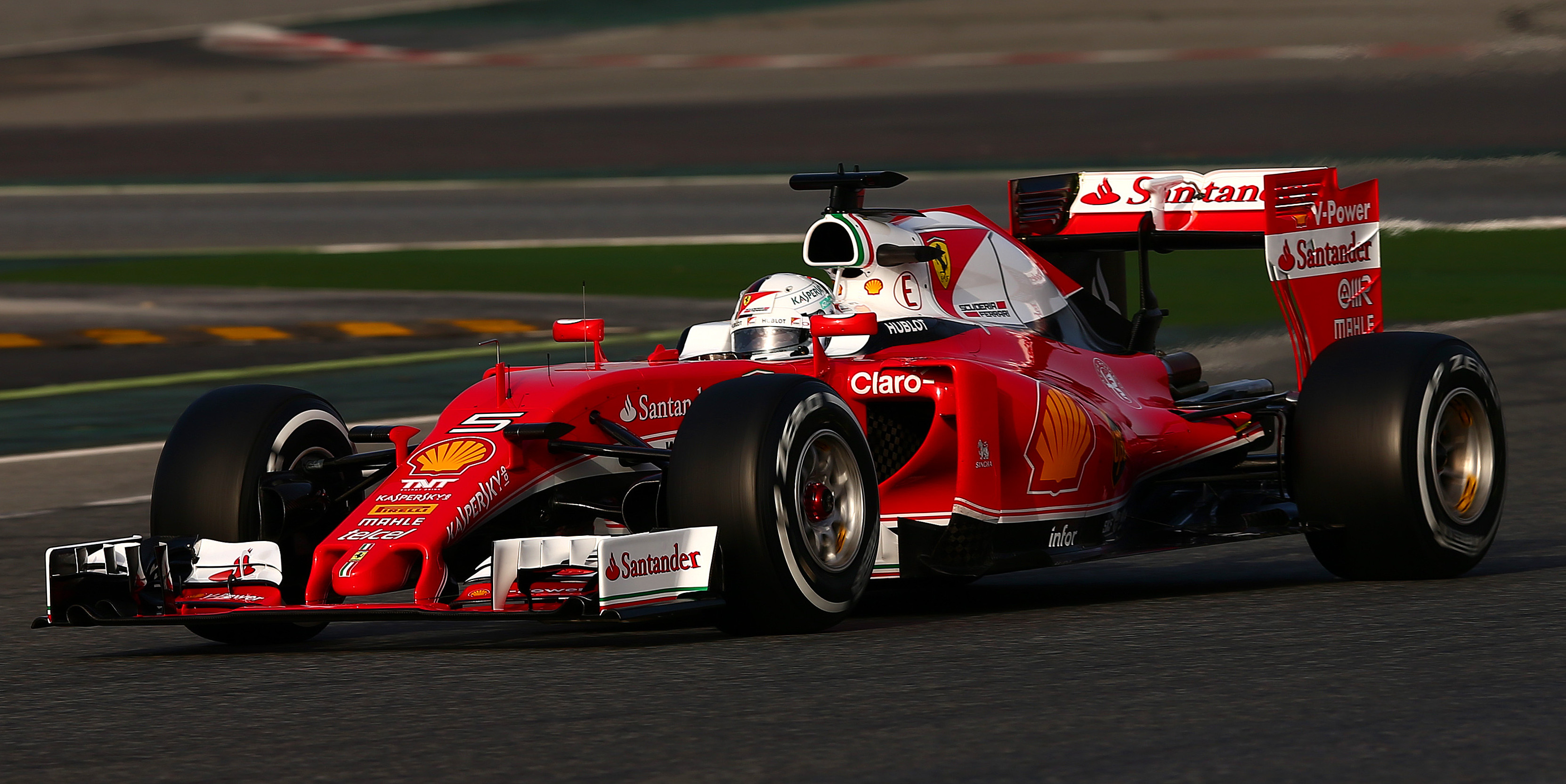 Vettel continues to lead in second day of testing