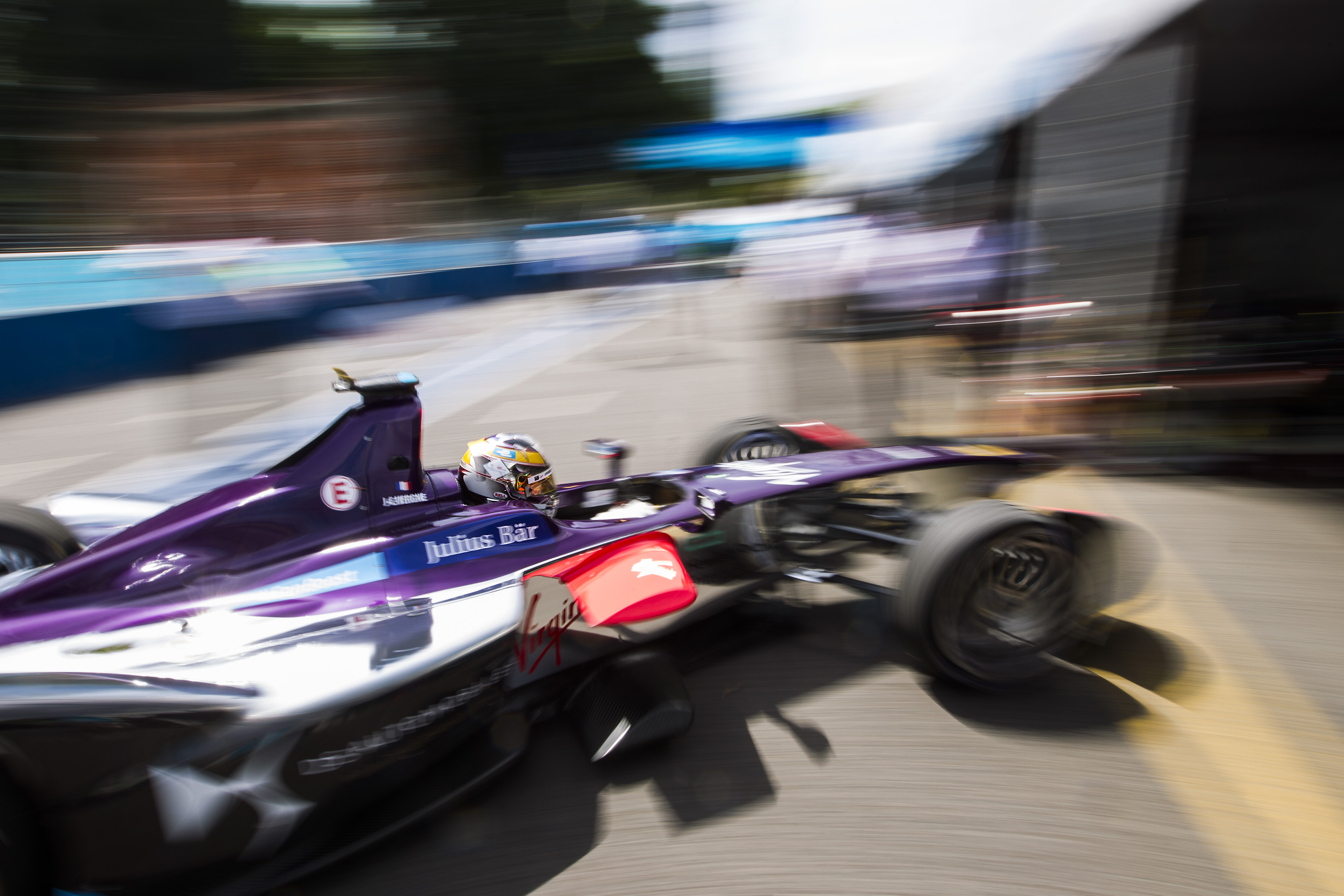 Bird tops dramatic opening practice in Buenos Aires