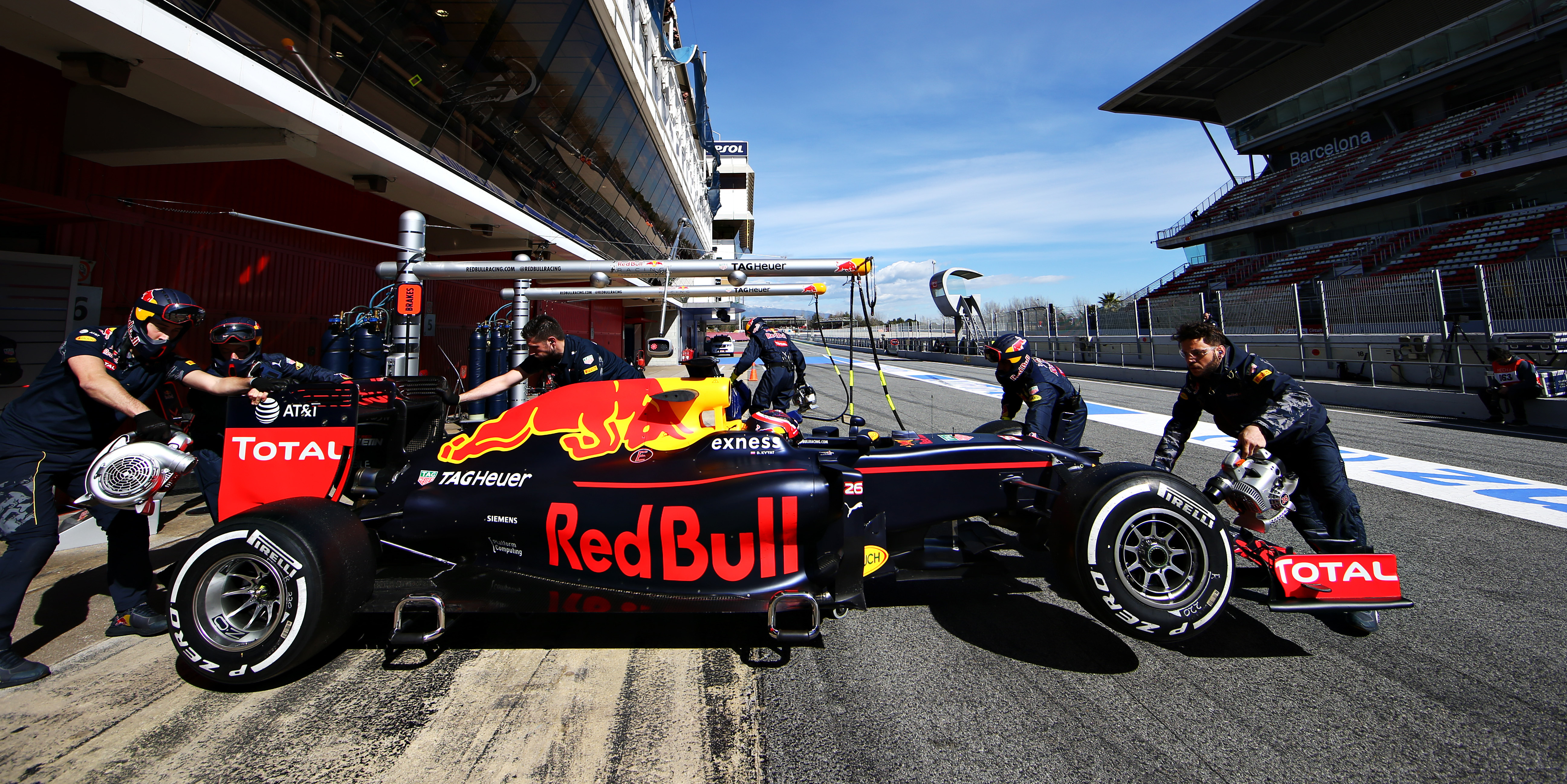 Red Bull and Kvyat waiting to see what Melbourne brings