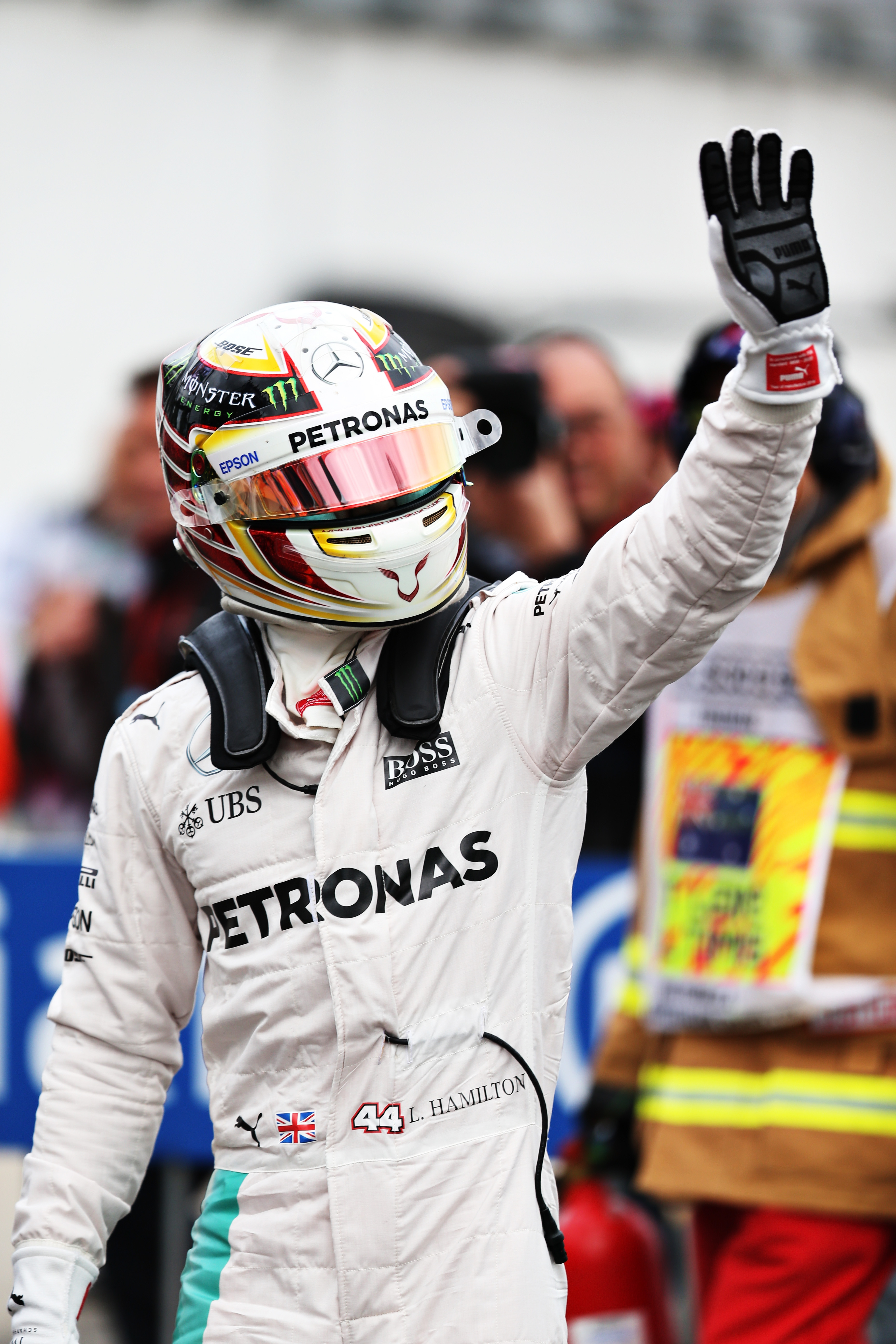 Hamilton takes first pole of 2016 in Melbourne