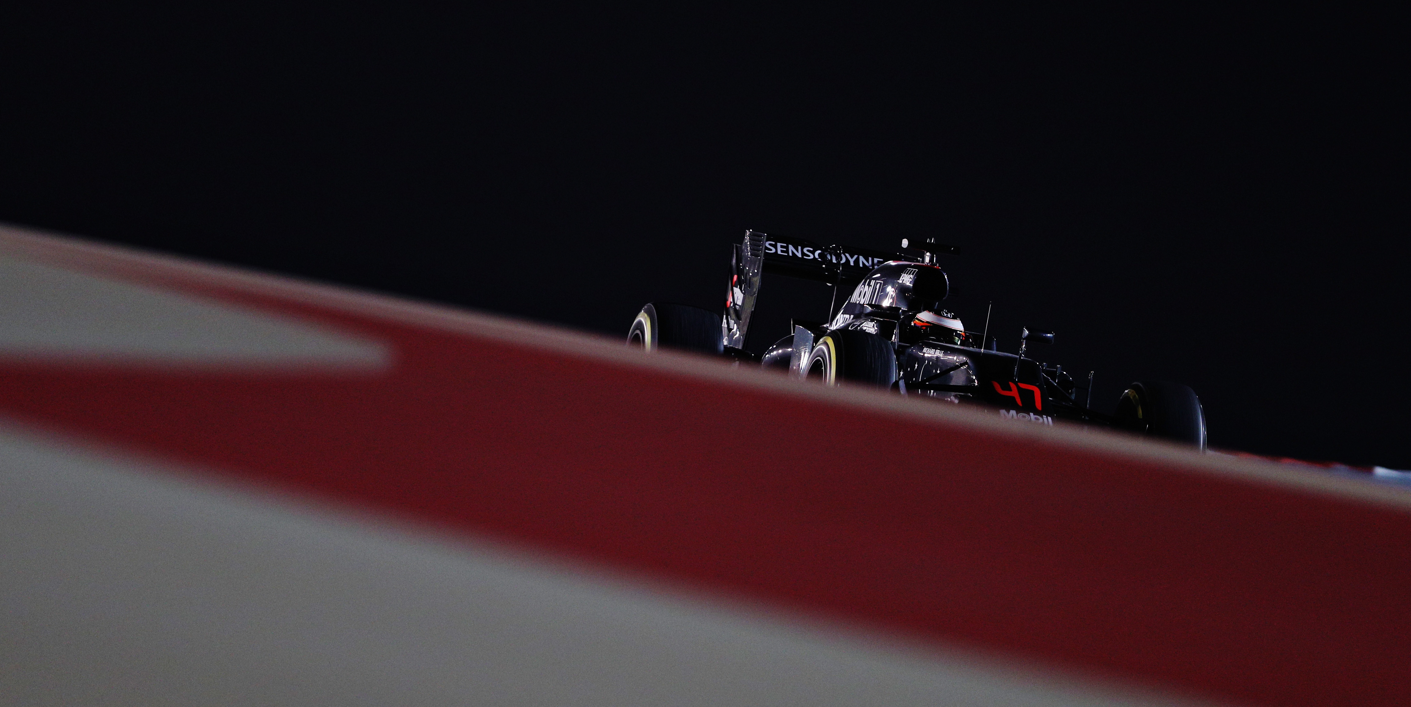 Vandoorne happy to out-qualify Button on F1 debut
