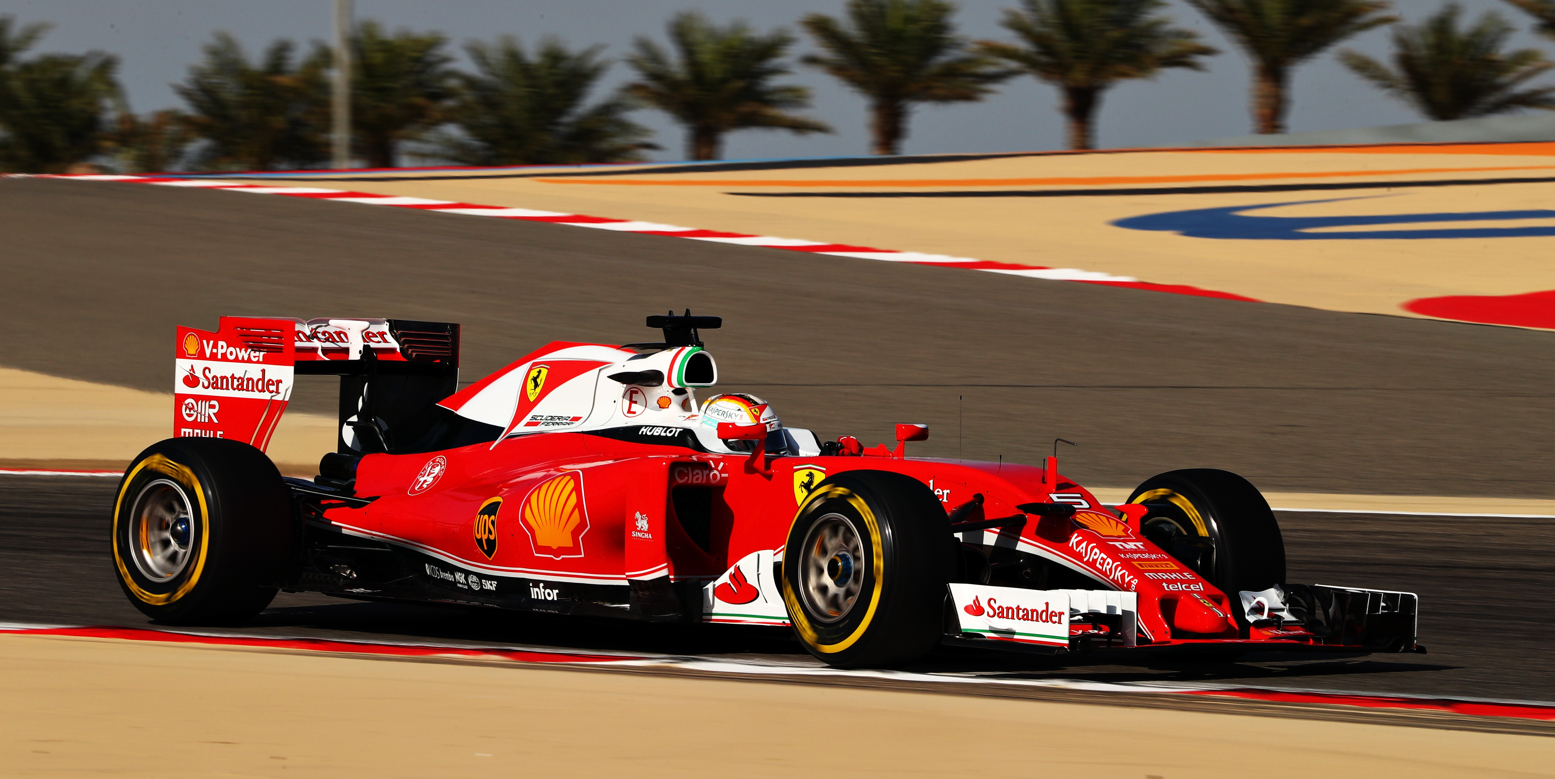 Vettel leads Raikkonen in final practice in Bahrain
