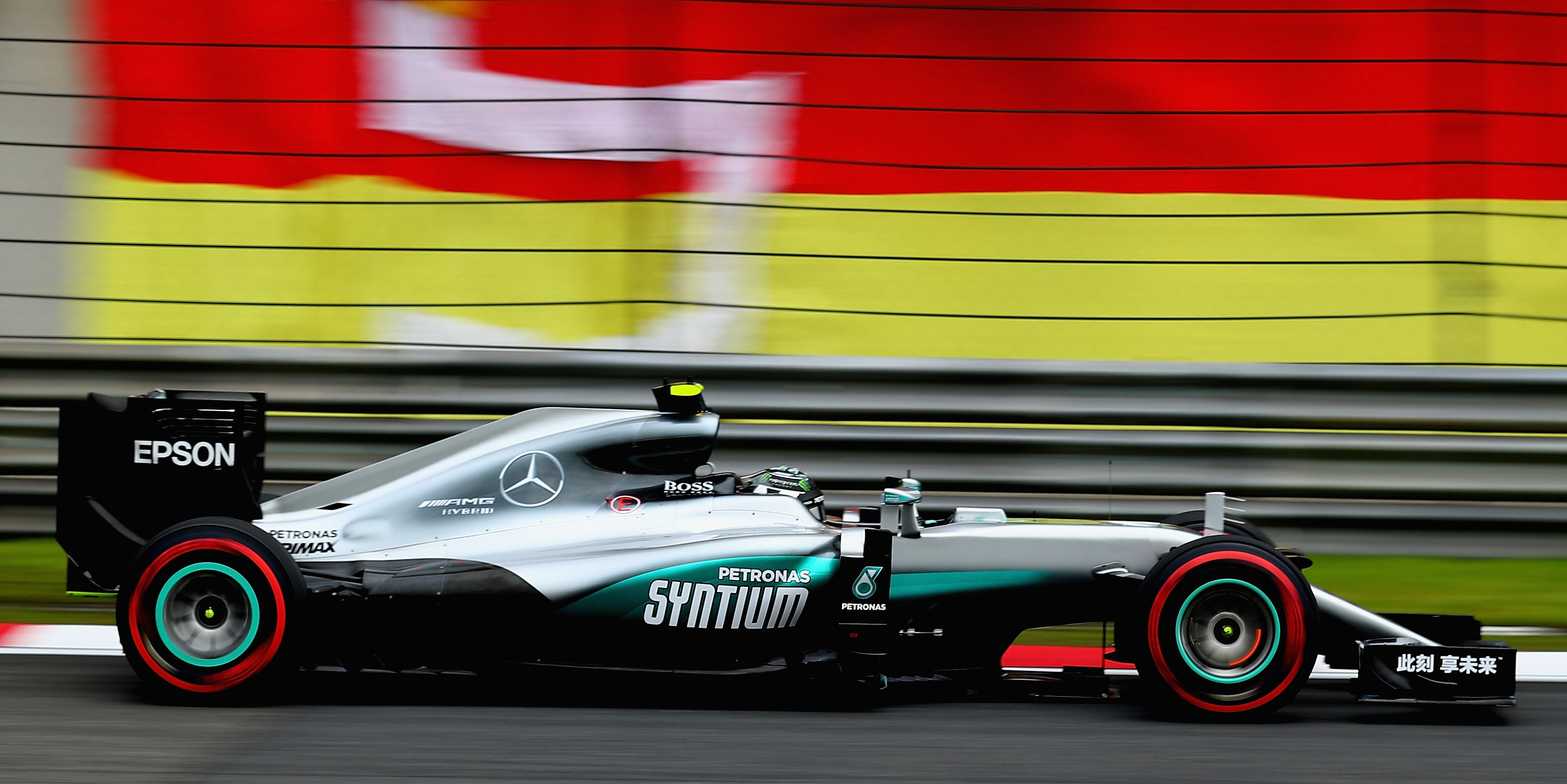Rosberg storms to pole as Hamilton hits trouble in China