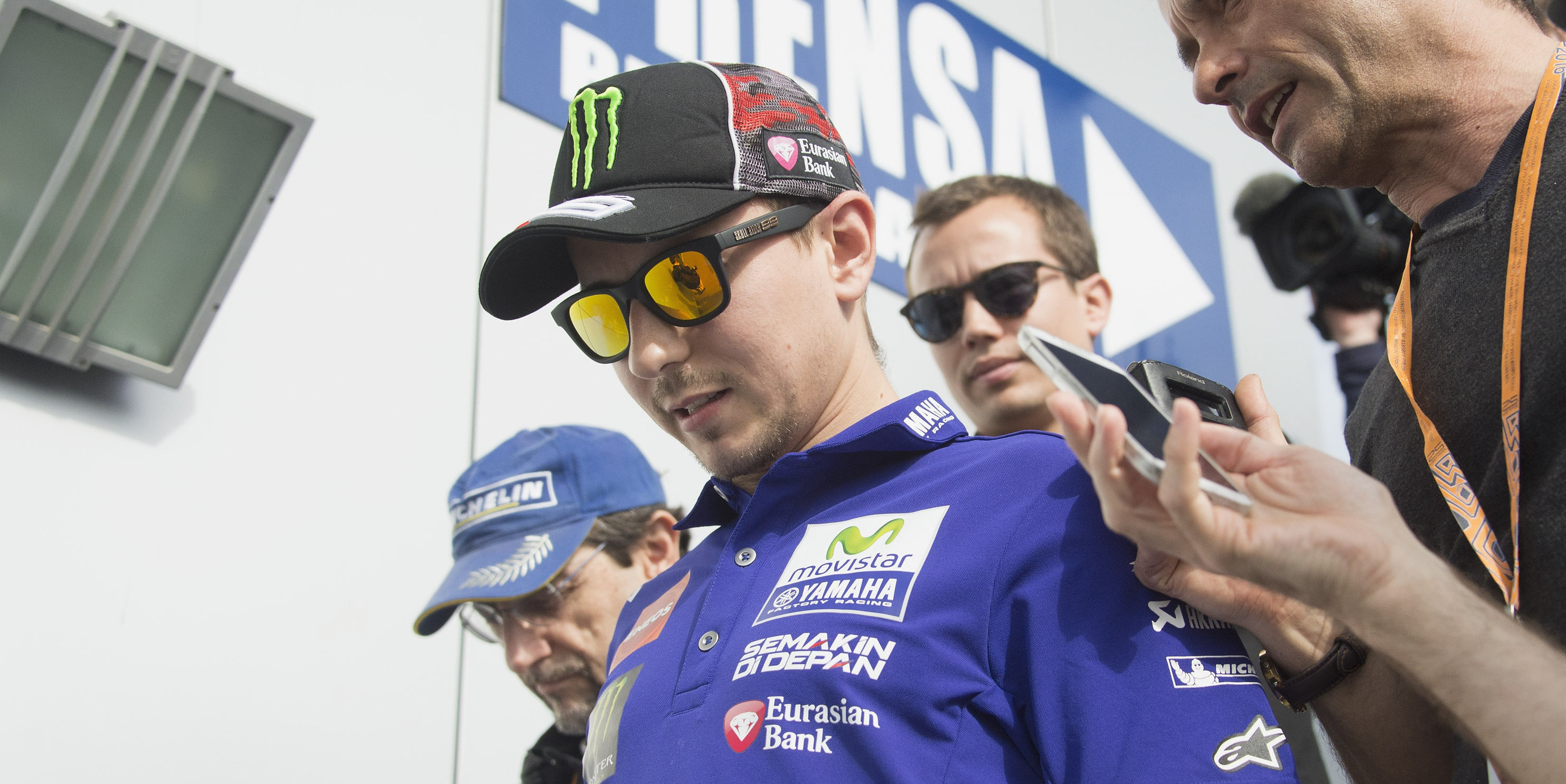 Lorenzo dominates Friday practice at Jerez