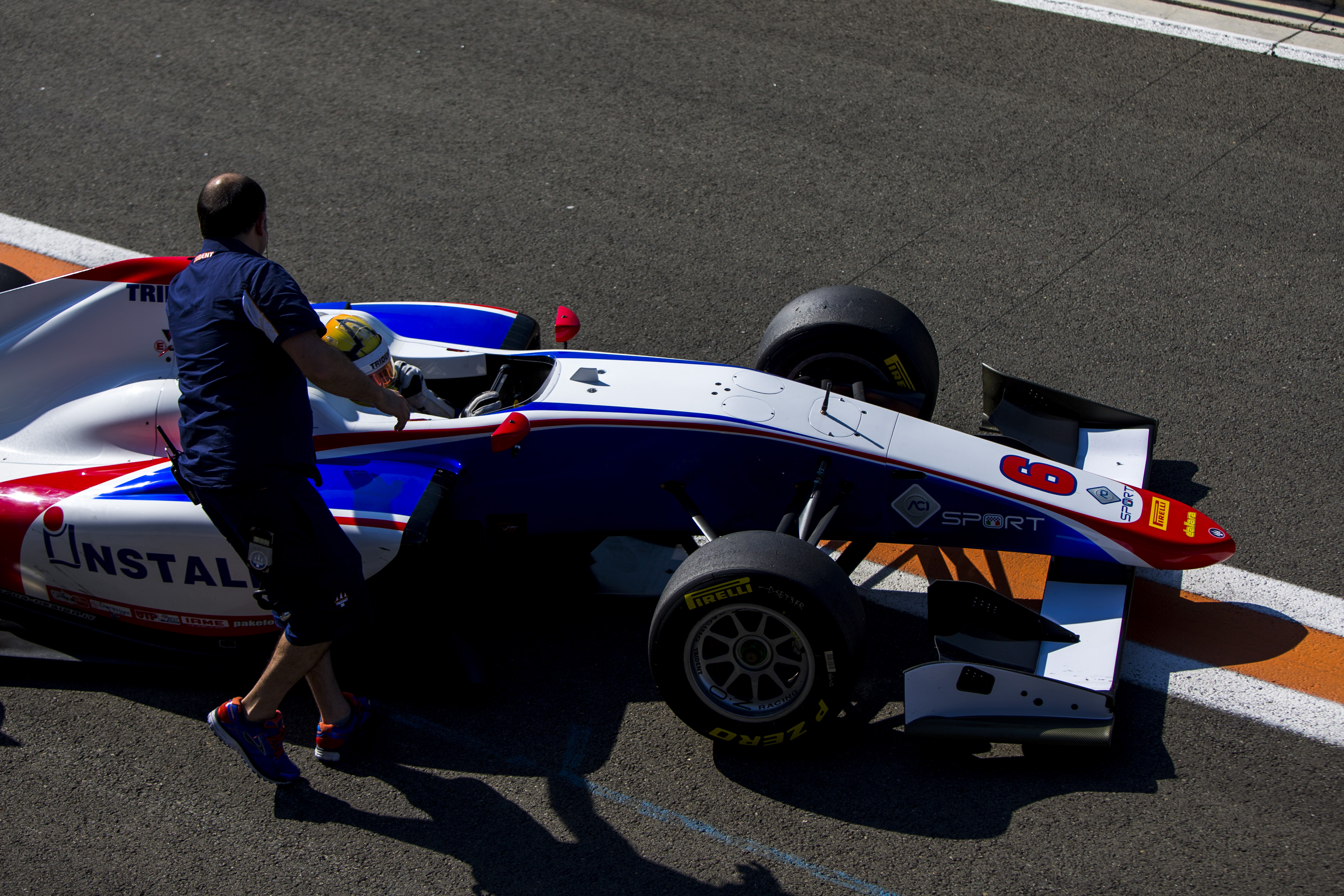 Janosz fastest on opening day of GP3 testing in Valencia