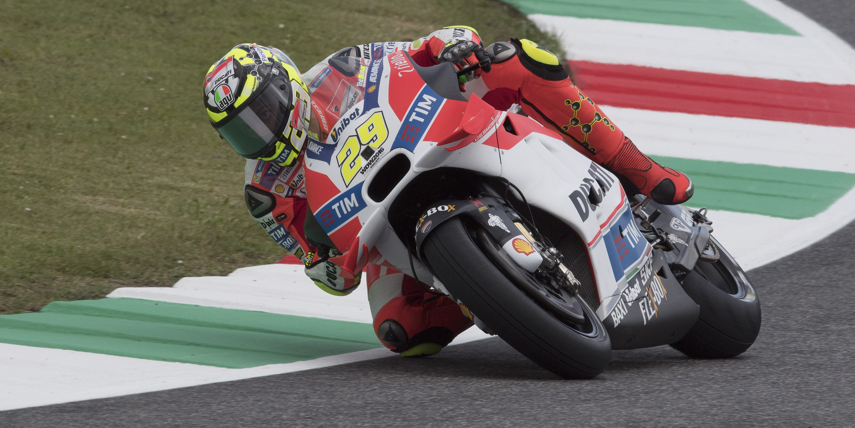 Iannone continues to dominate in FP3