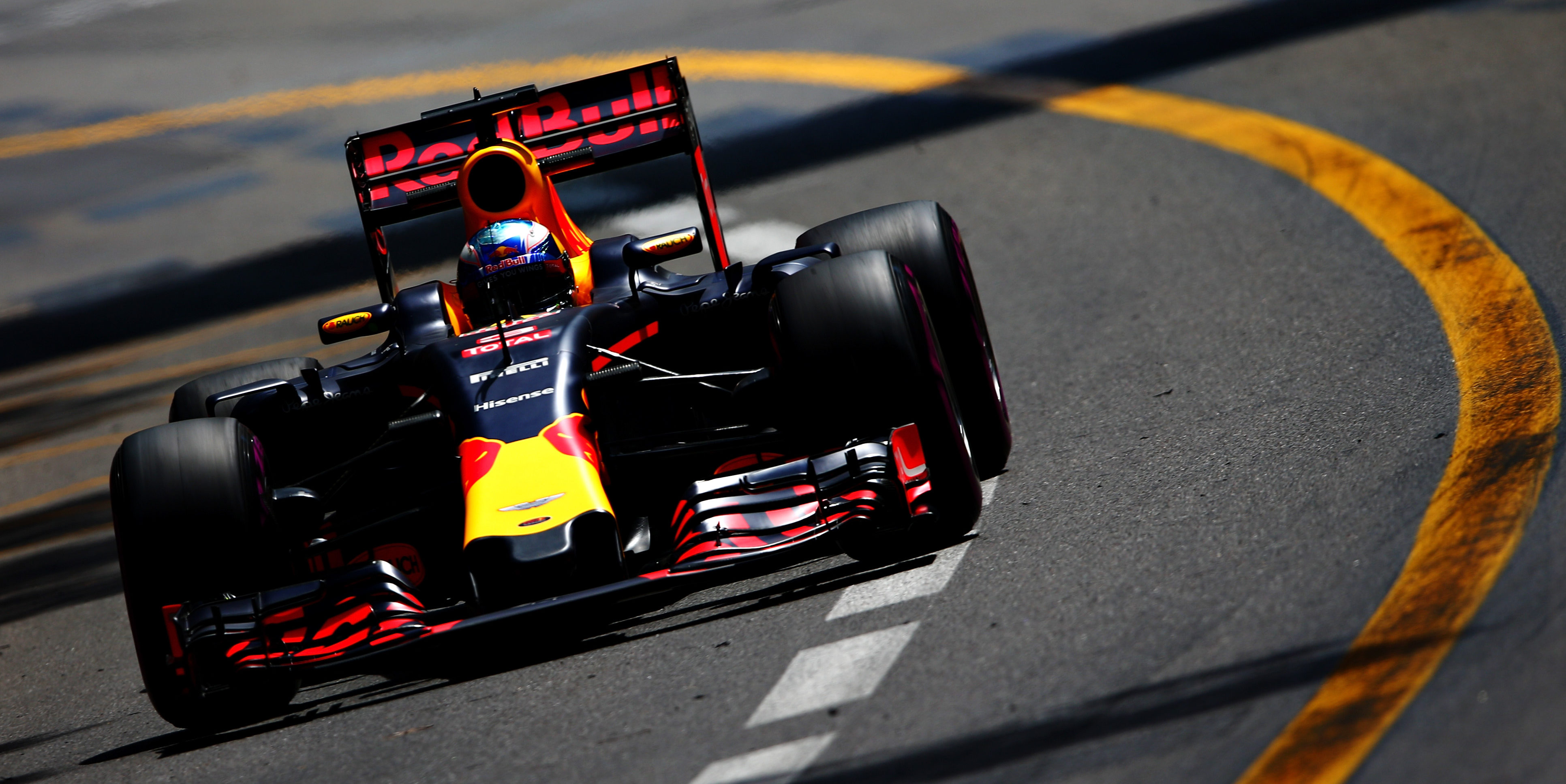 Ricciardo dominates second practice in Monaco