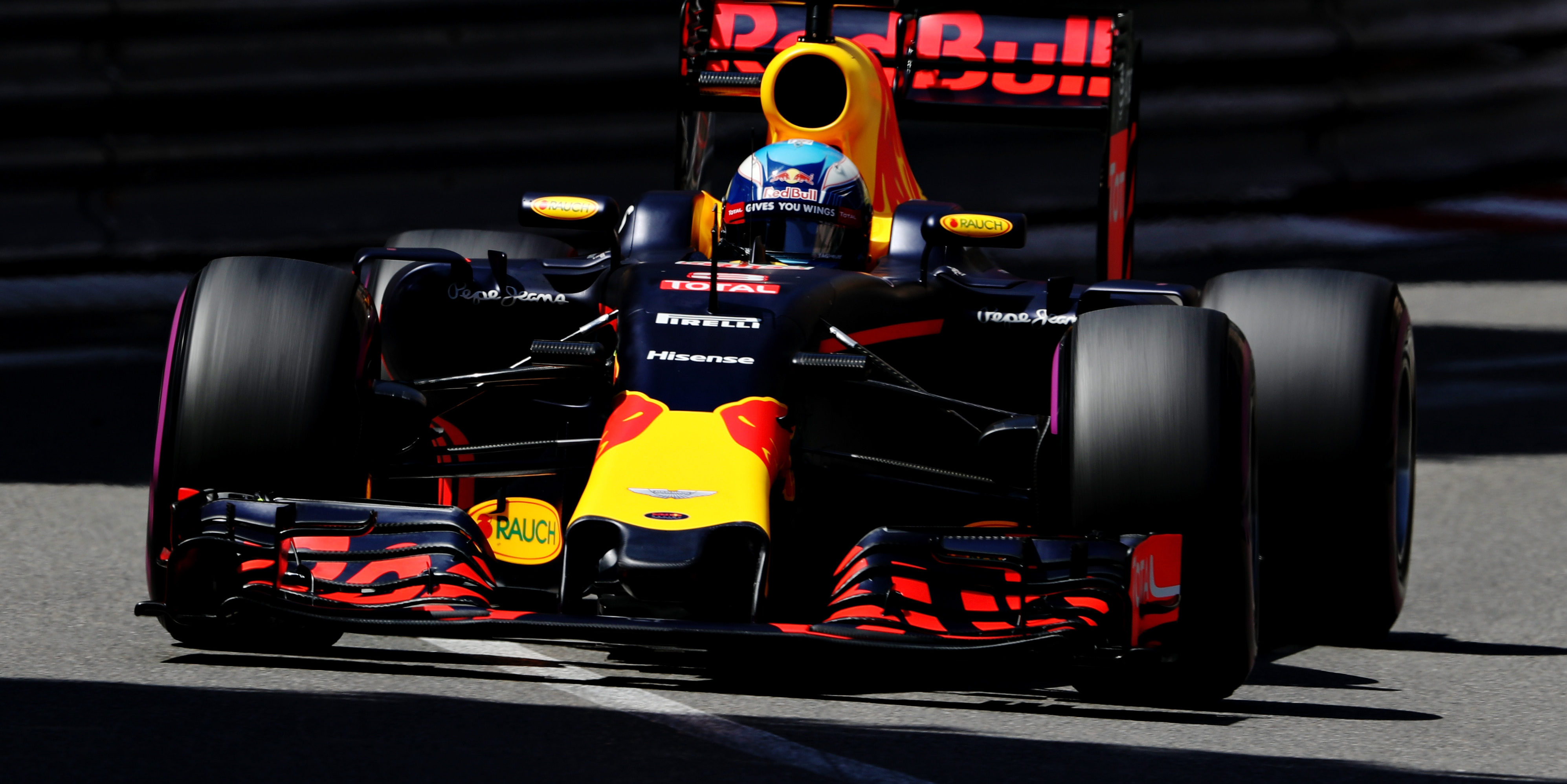 Ricciardo storms to maiden pole in Monaco