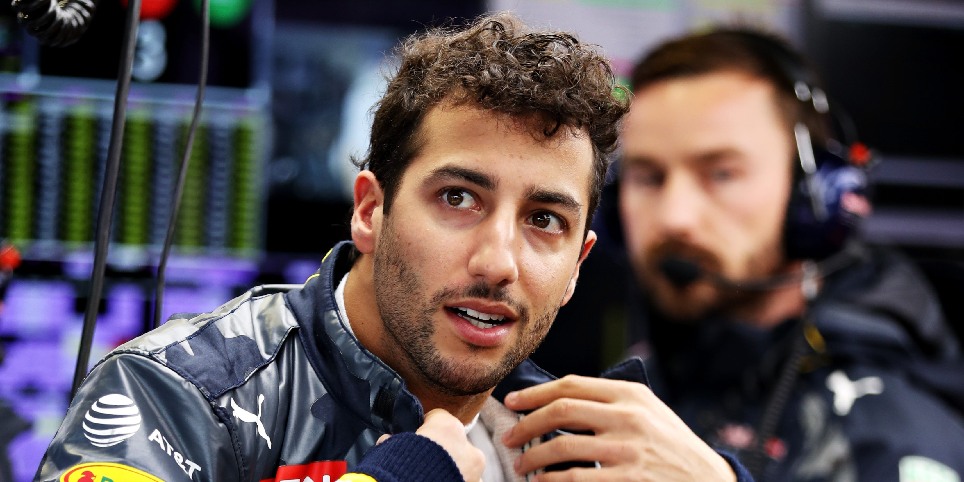 Ricciardo hints at wider issue with Red Bull