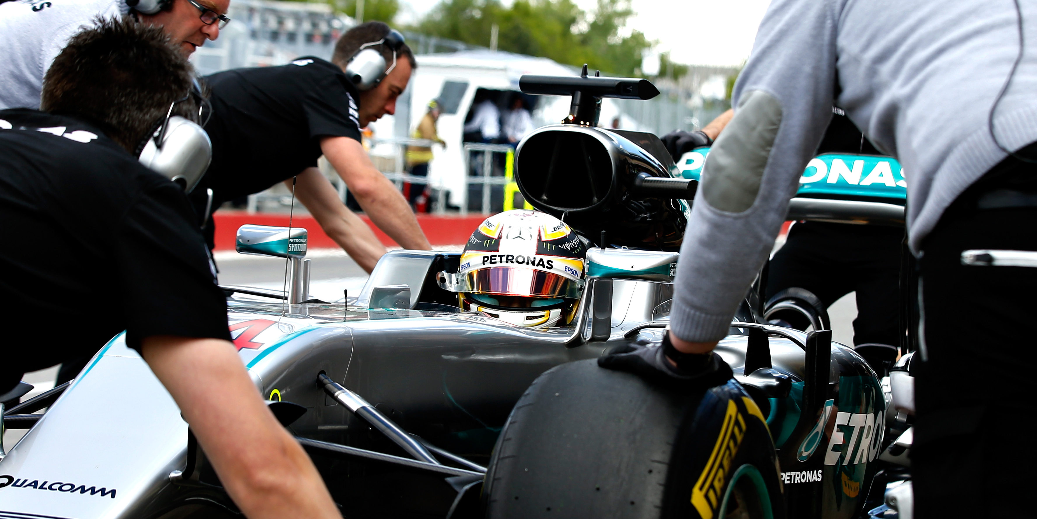 Hamilton leads Rosberg in Canadian GP first practice