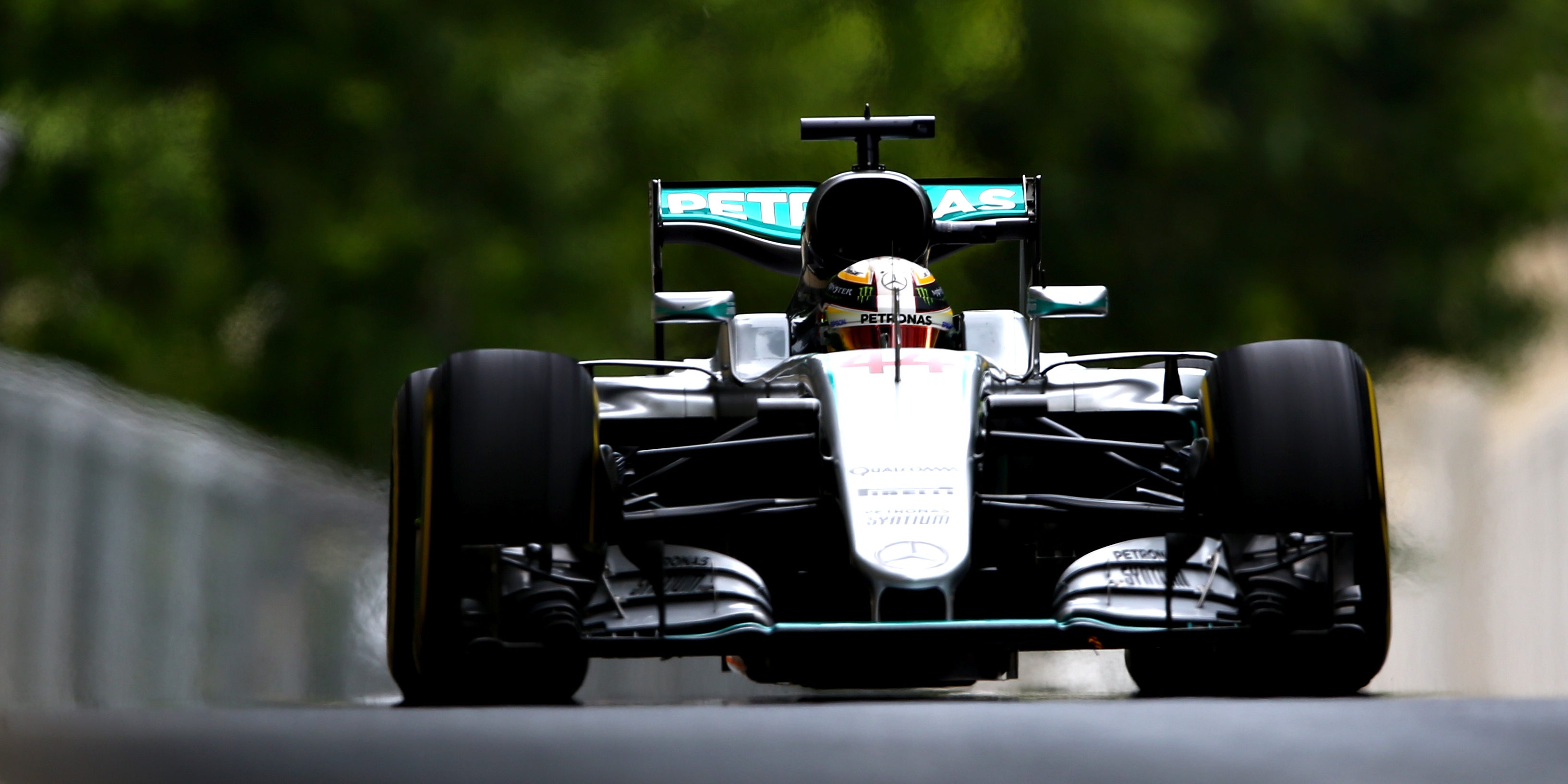Hamilton fastest as Ricciardo crashes in first Baku practice