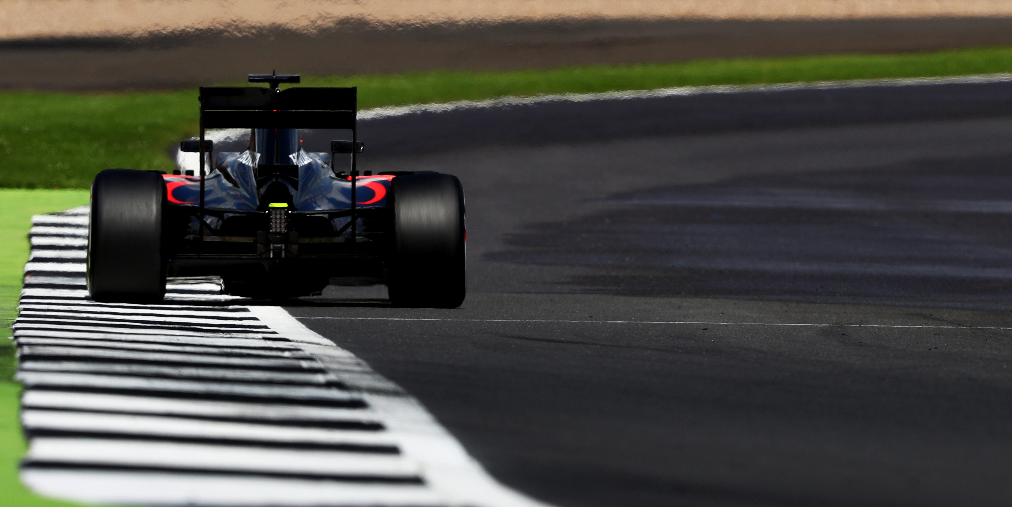 Alonso on top after first Silverstone test