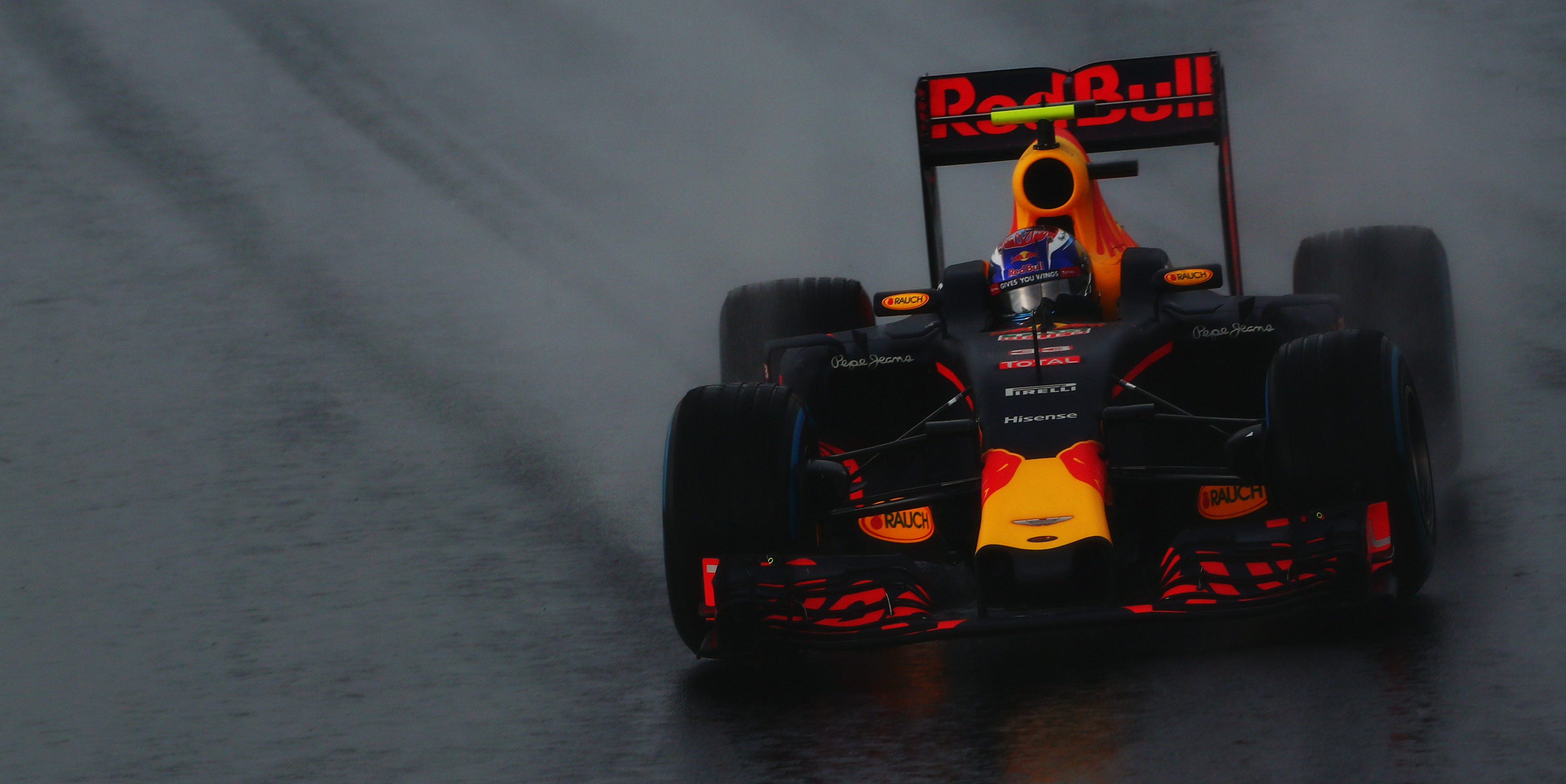 Red Bull keep second row start after 107% ruling