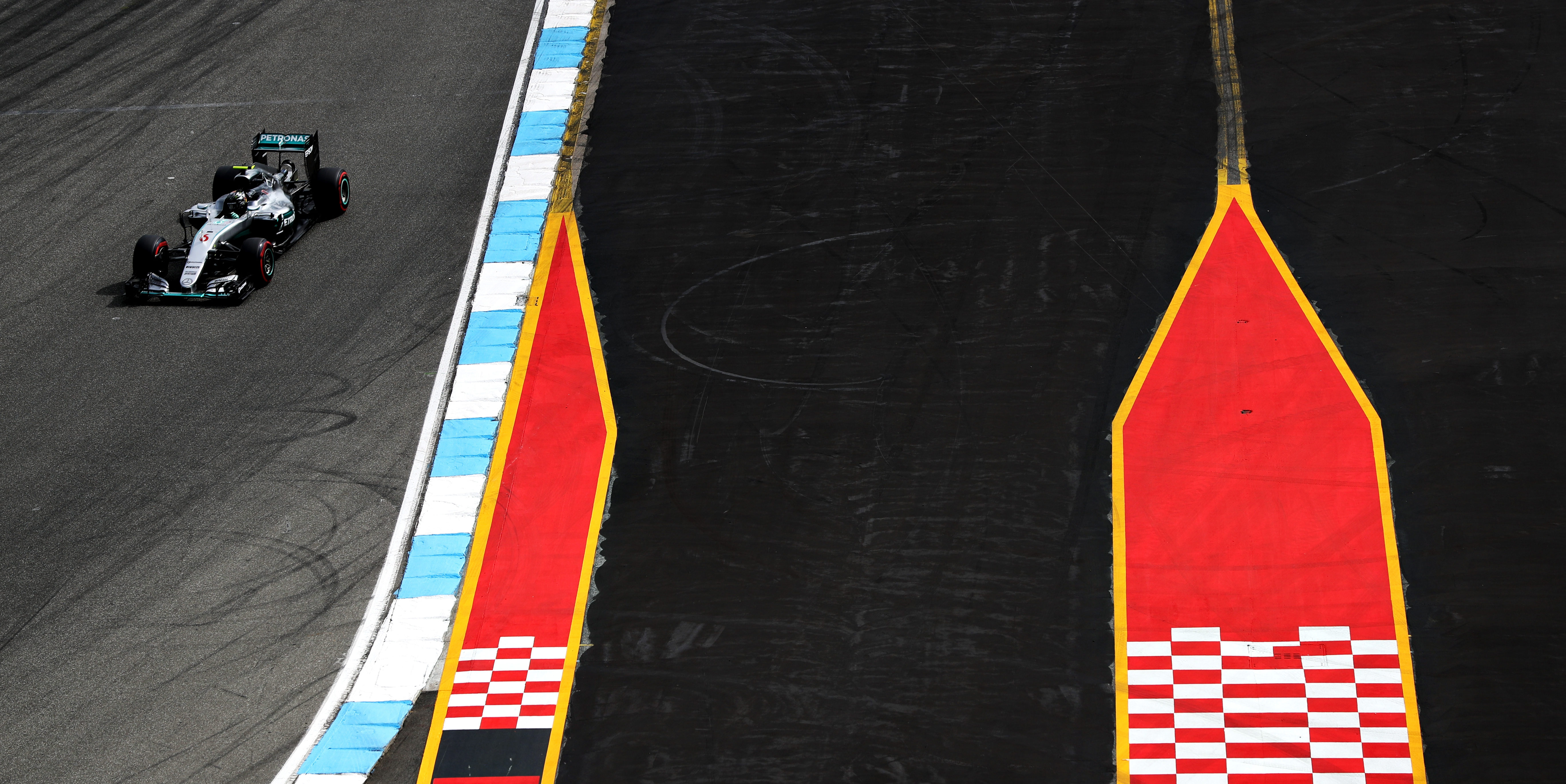 Rosberg fastest on return to Hockenheim
