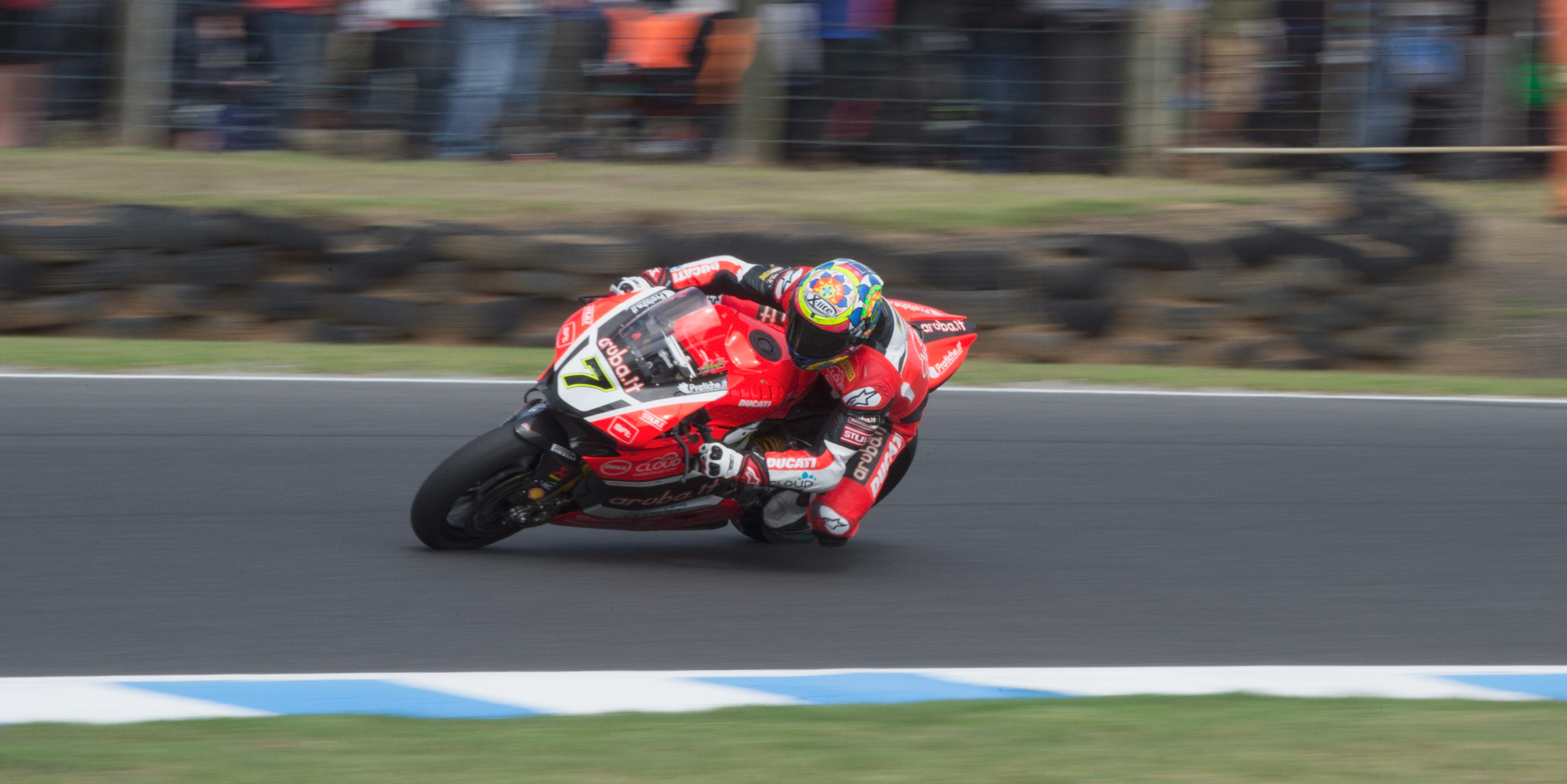 Davies wins as Rea sensationally crashes out