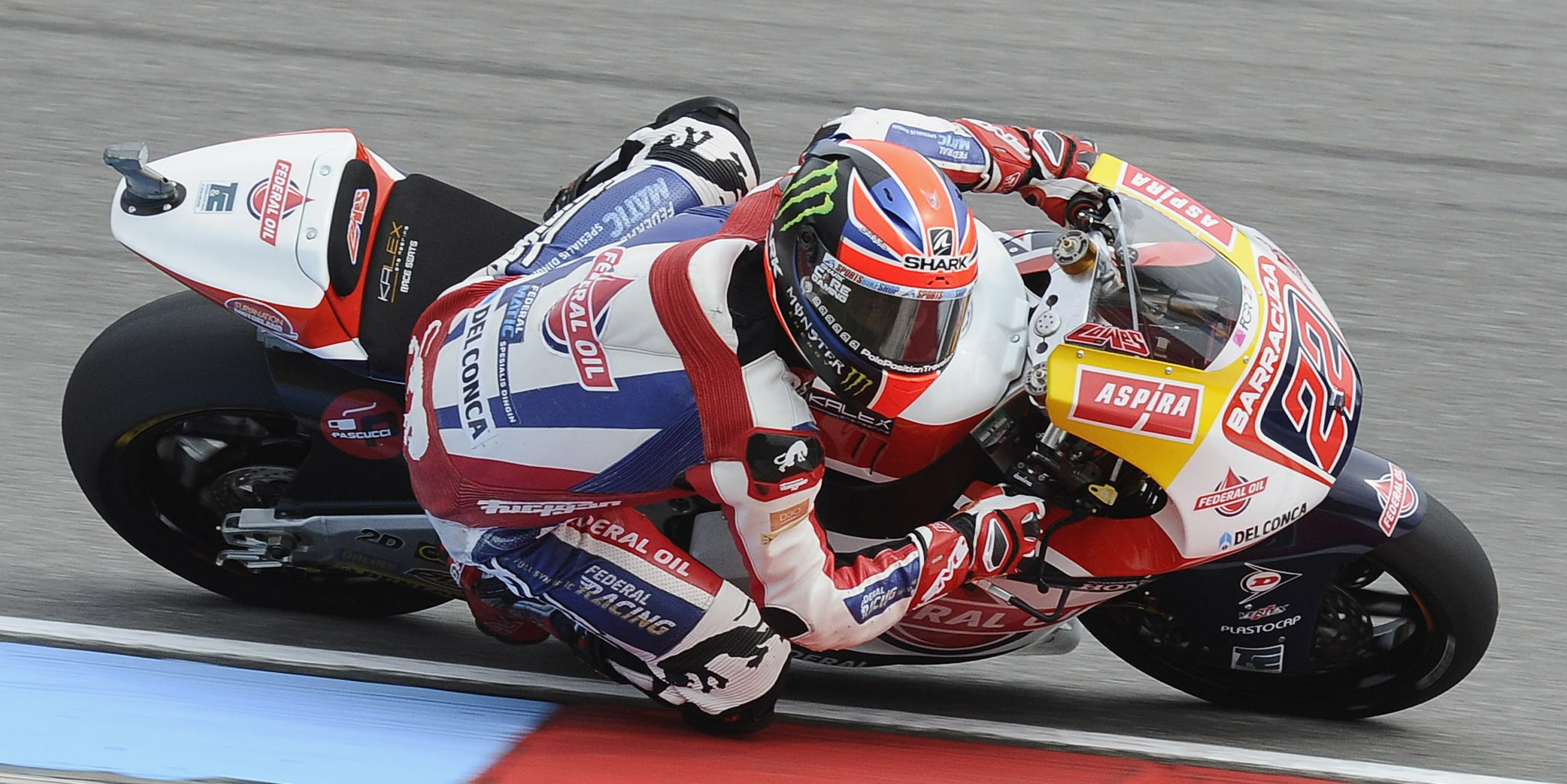 Lowes battles the elements to take home Moto2 pole