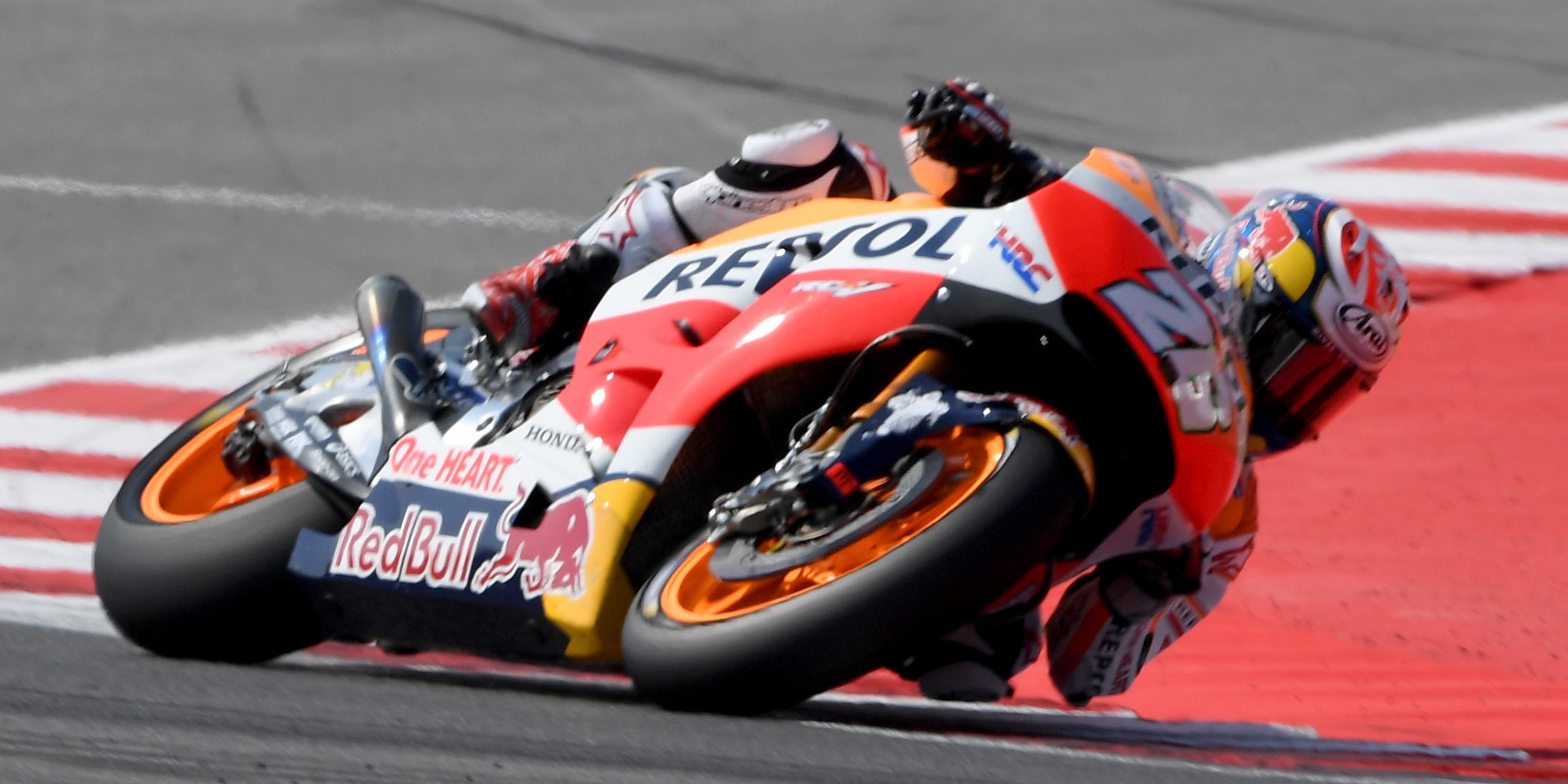 Pedrosa heads Honda trio in FP2
