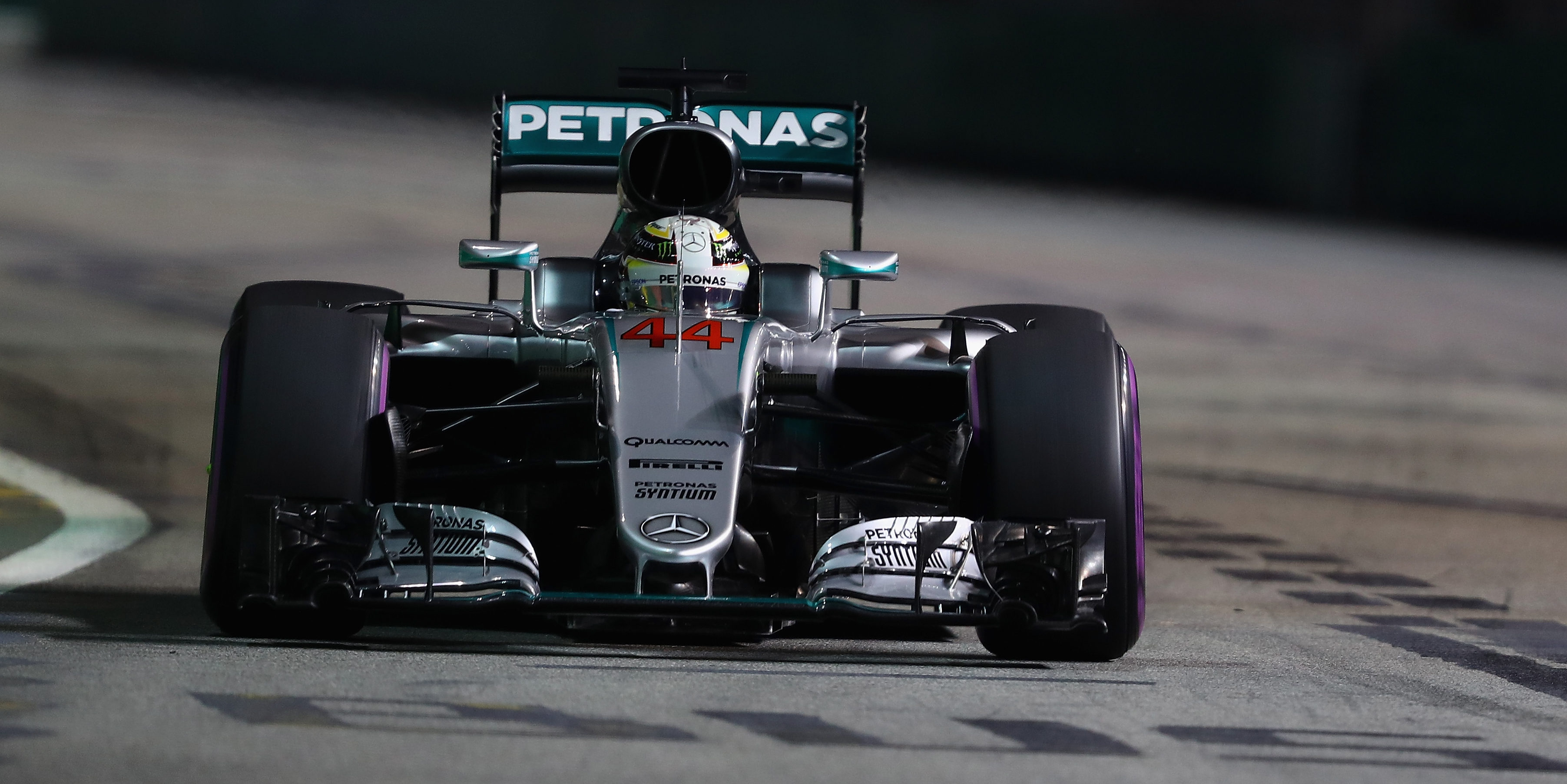 Mercedes duo split on Singapore form