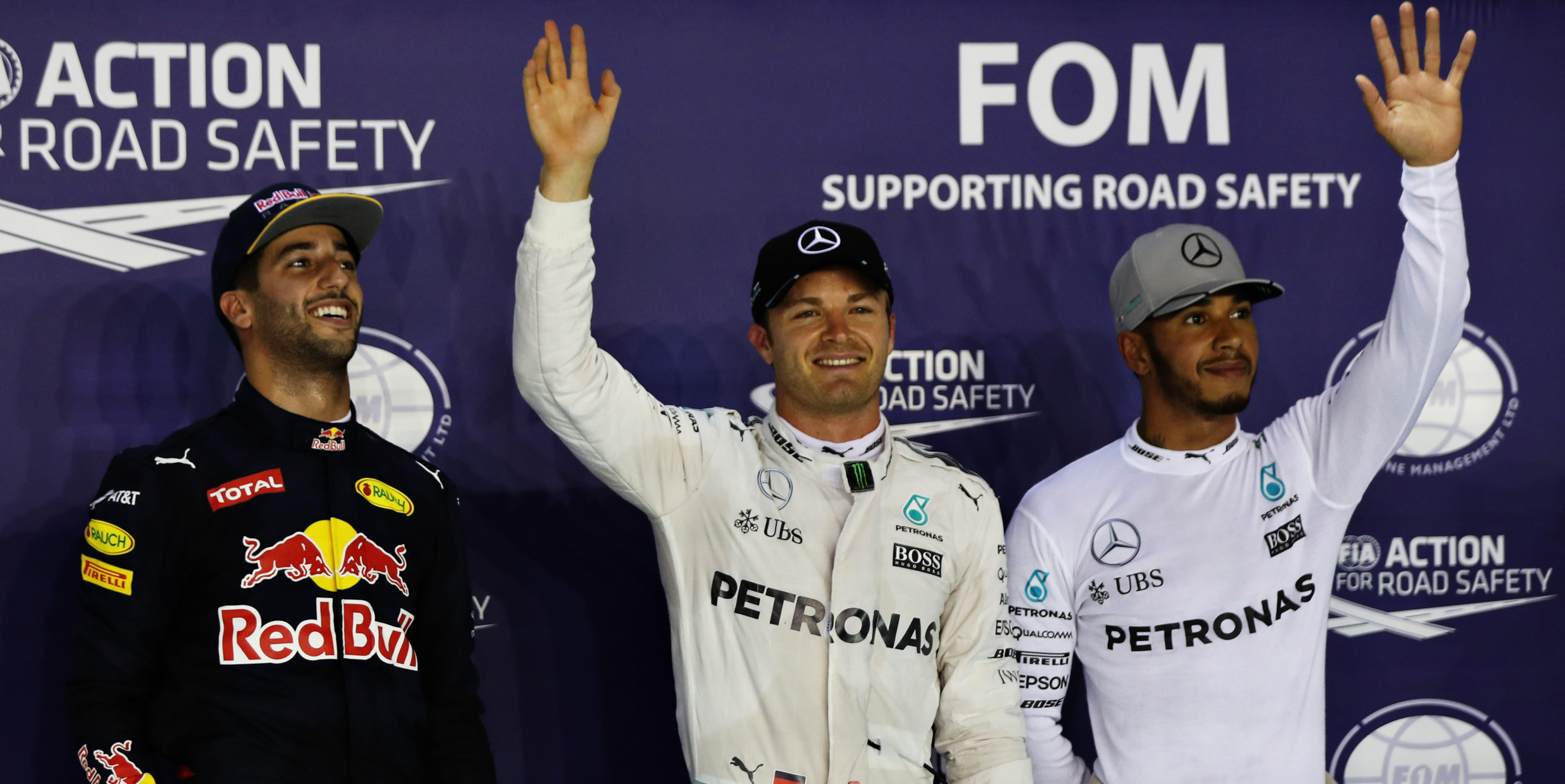 Rosberg claims convincing pole at the Singapore GP