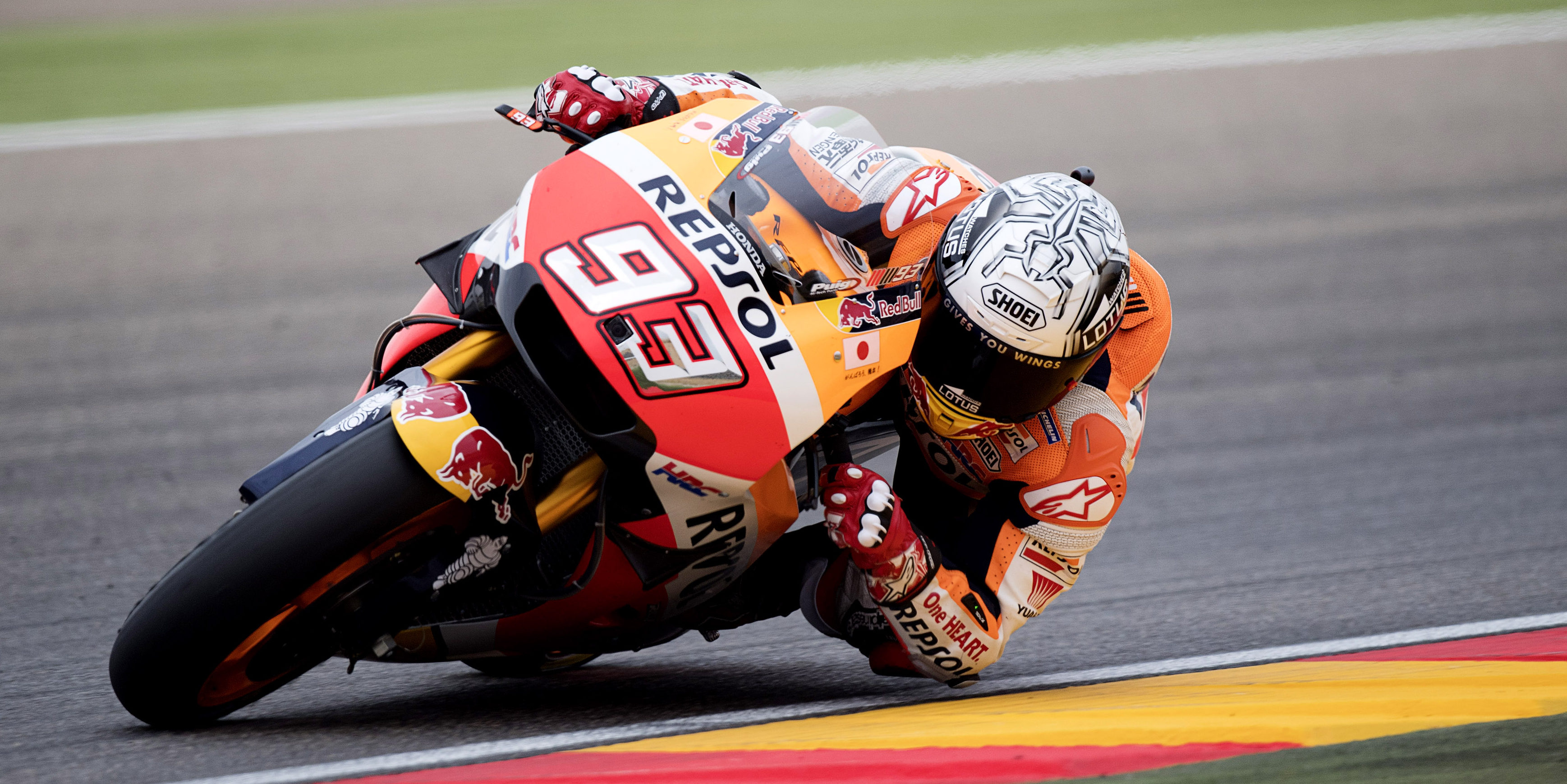Marquez cruises to Aragon pole