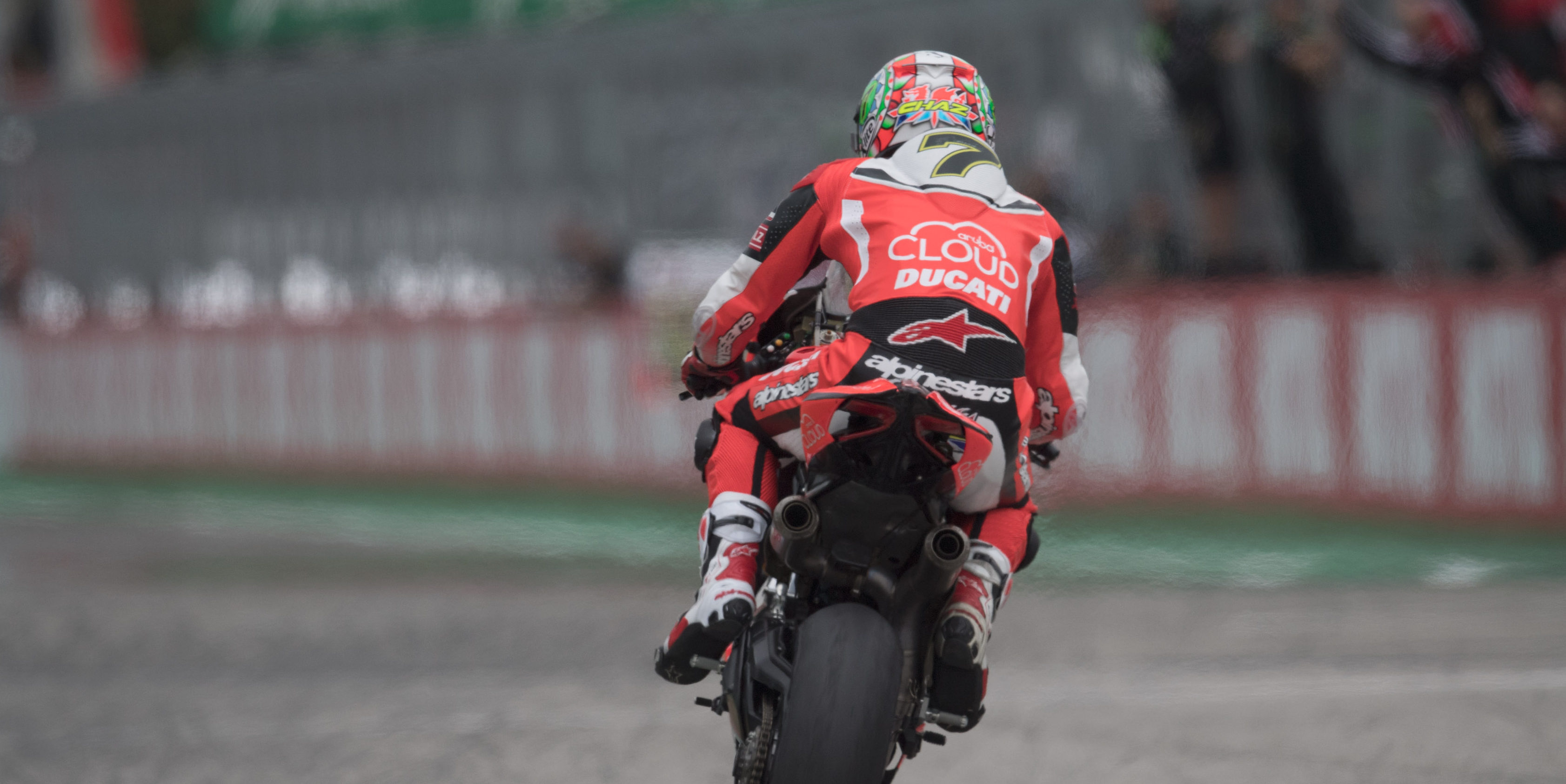 Davies wins shortened final race of 2016