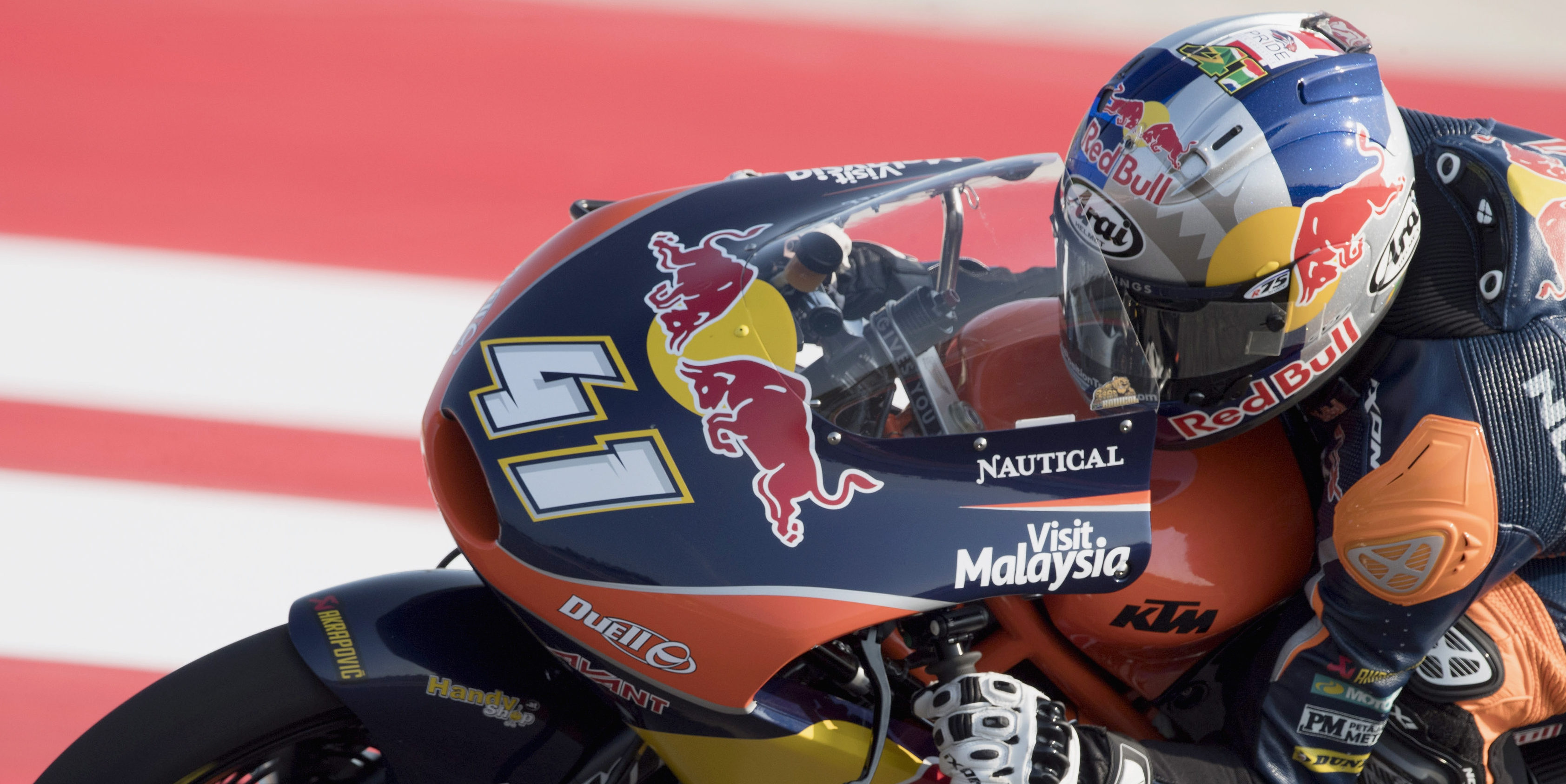 Binder wins crash-strewn Moto3 encounter
