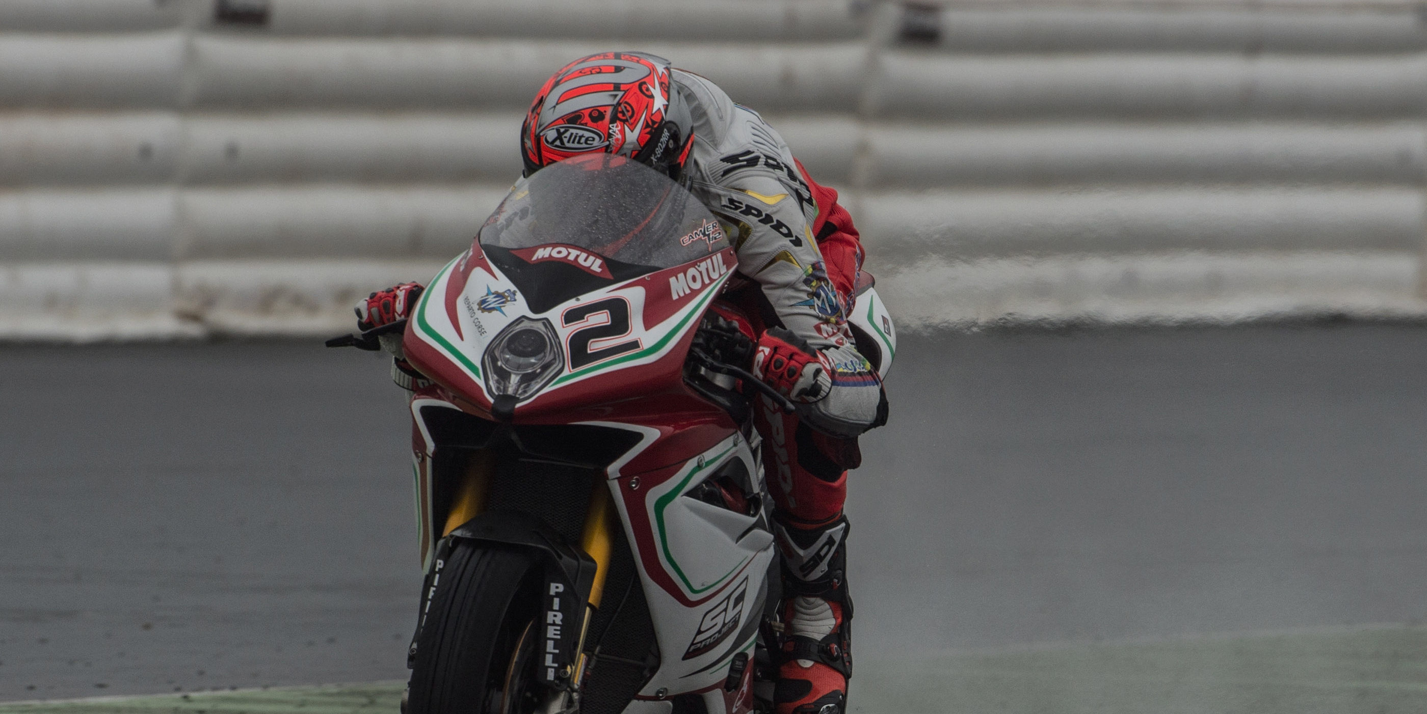 Camier backs decision to stay out on wet tyres in race one