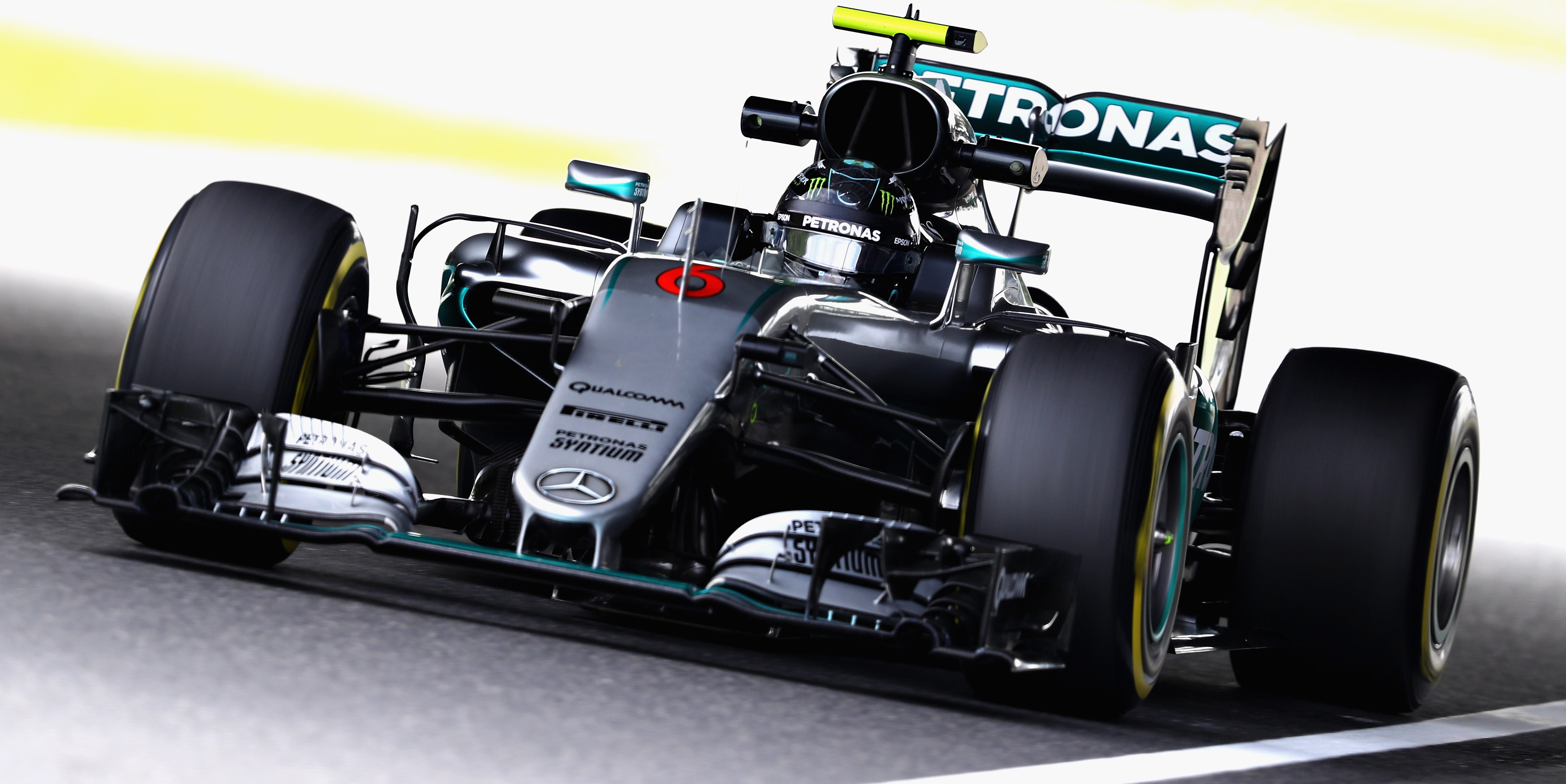 Rosberg beats Hamilton in first Japanese GP practice