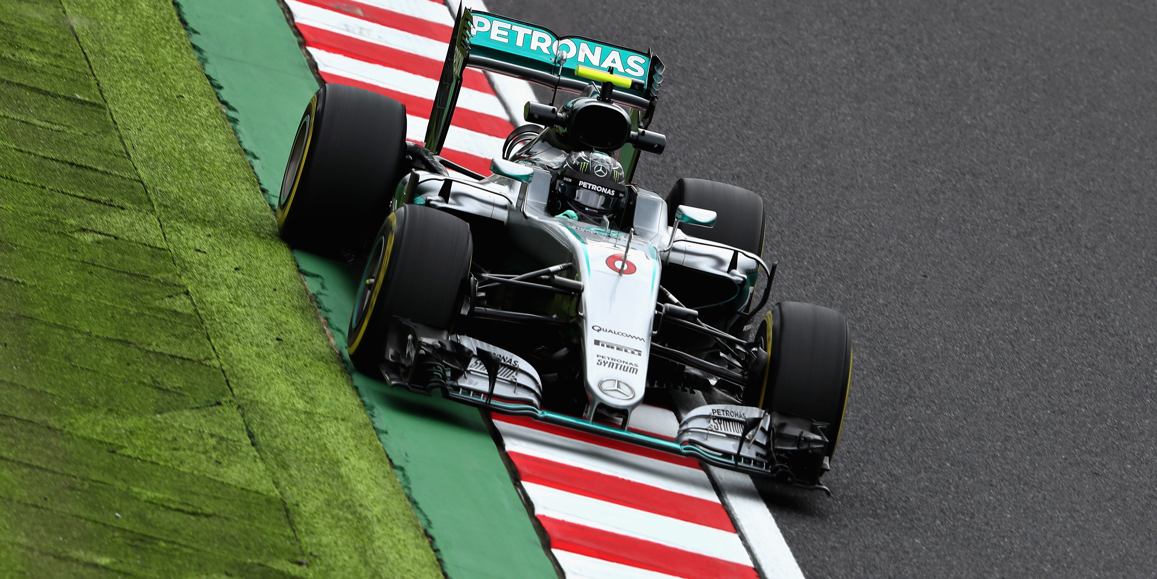 Rosberg keeps ahead of Hamilton in second practice in Japan