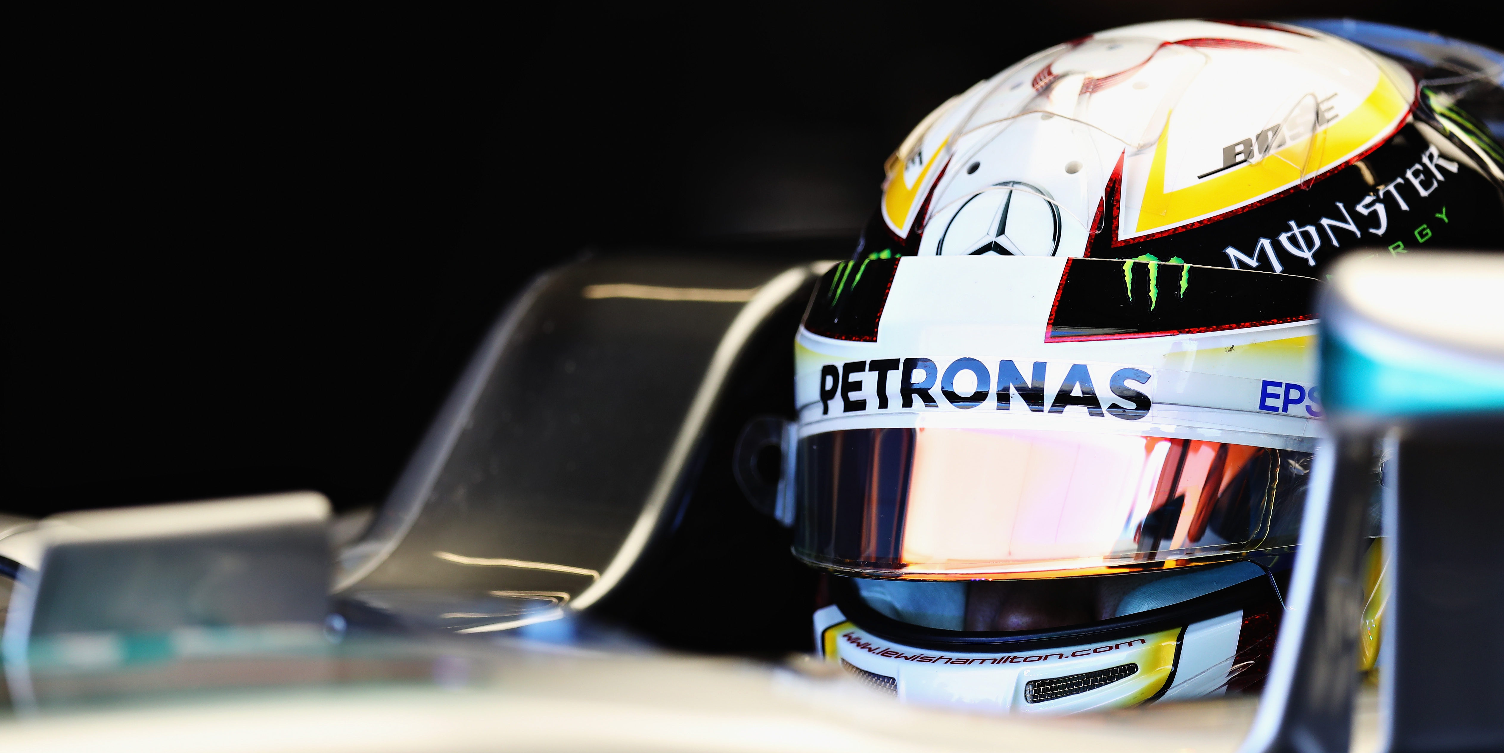 Advantage Hamilton in first free practice