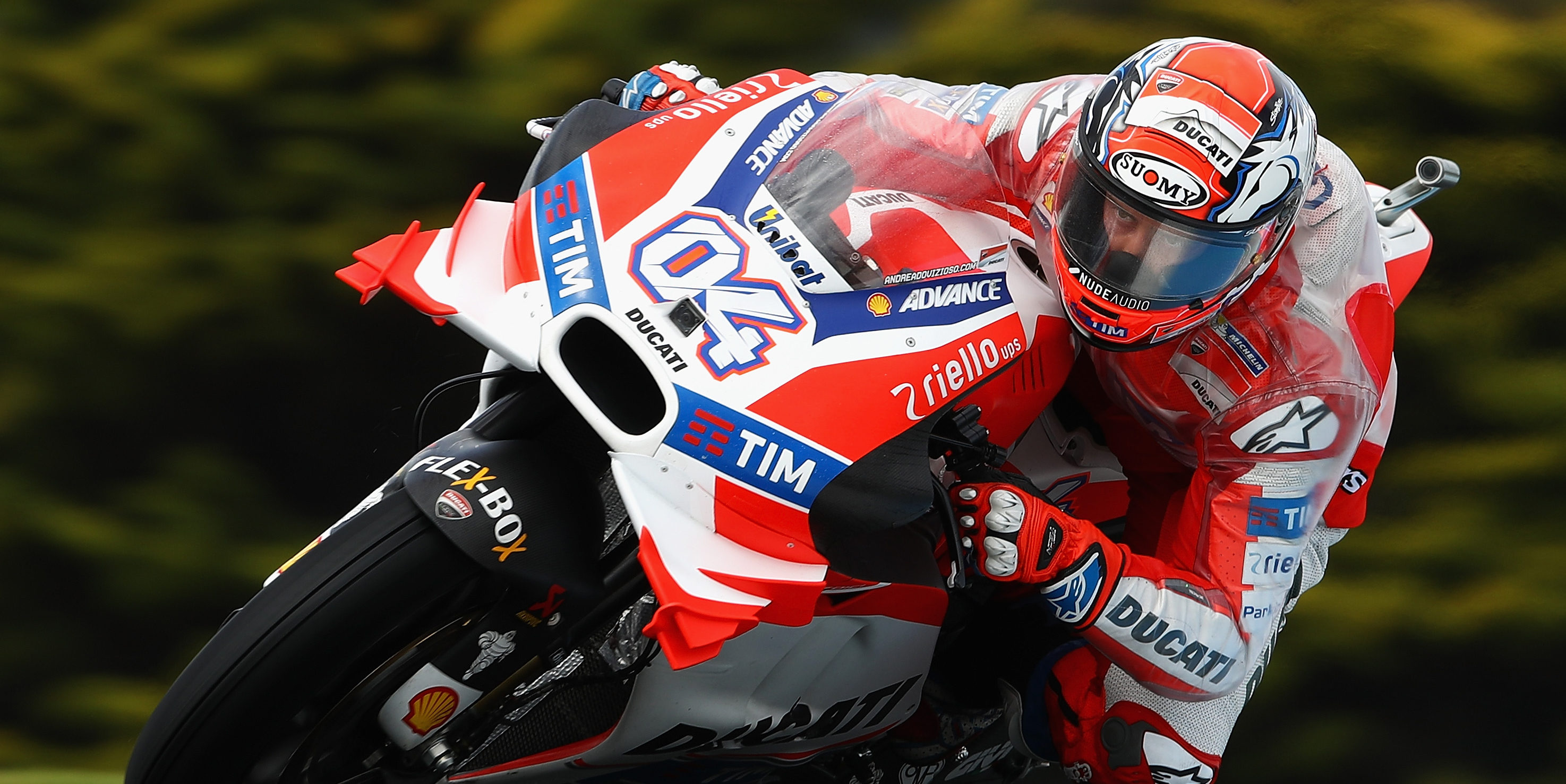 Dovizioso storms to Sepang pole