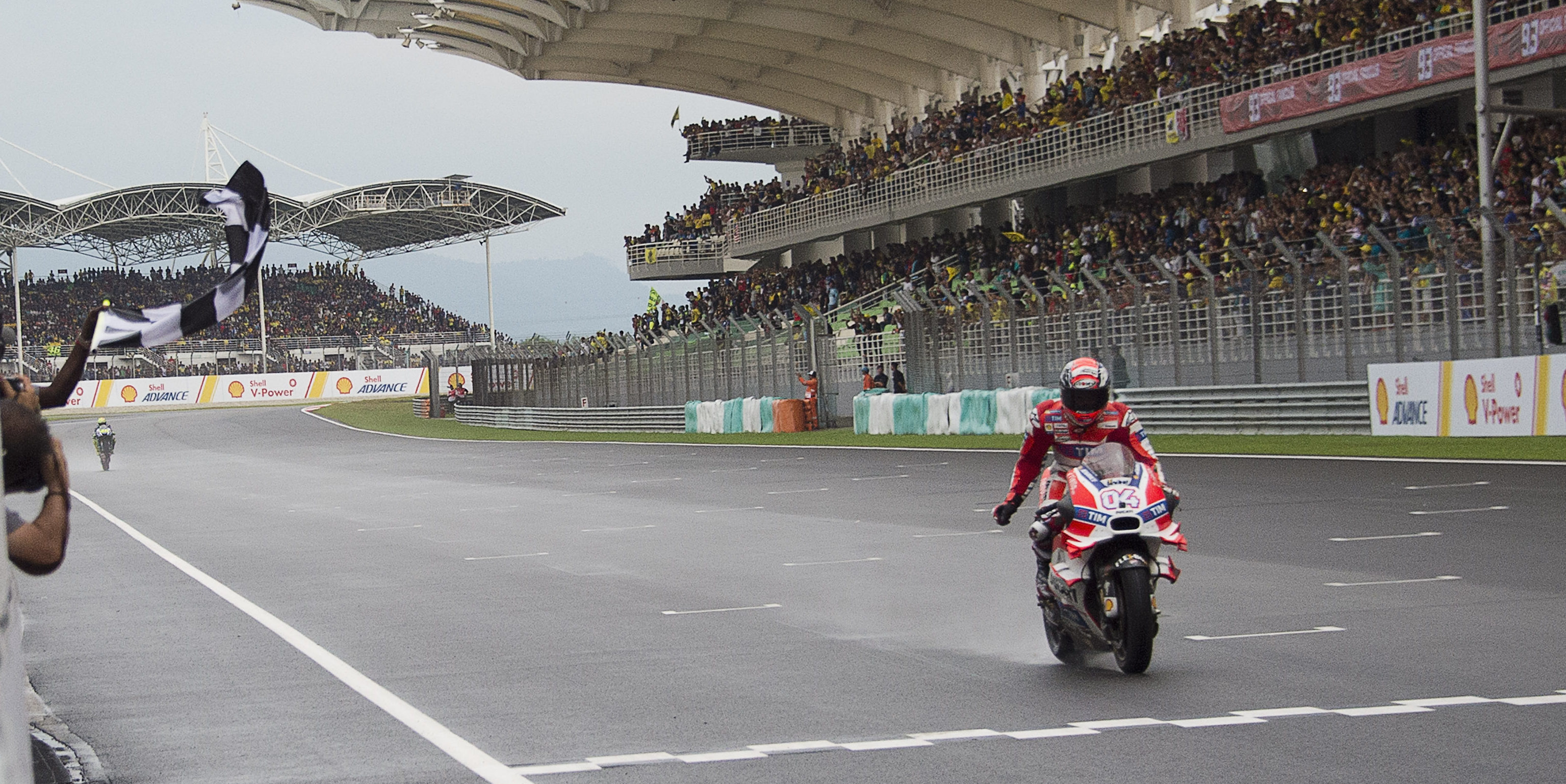 Dovizioso becomes ninth winner of 2016 after Sepang victory