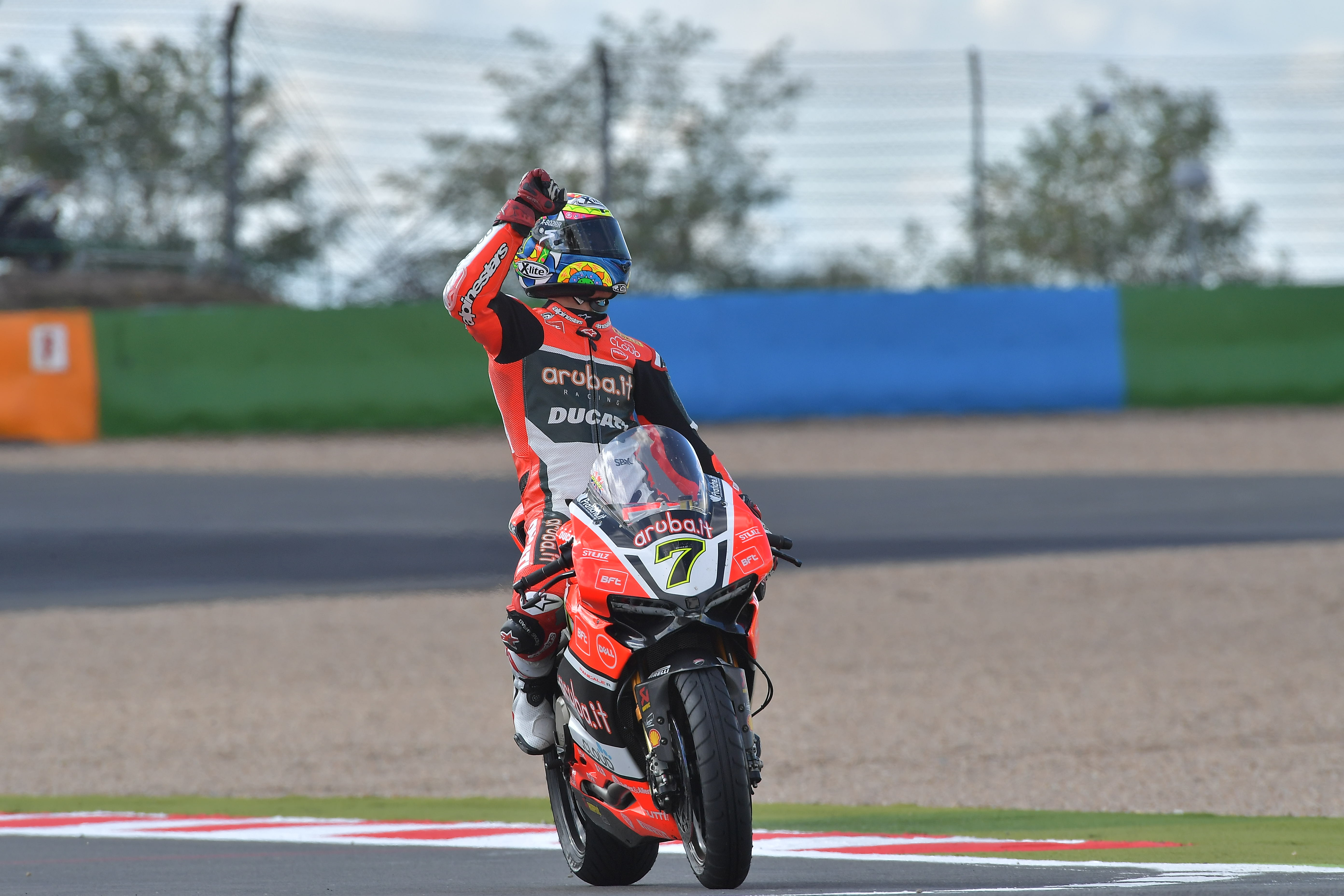 Davies does the double as Rea closes in on title