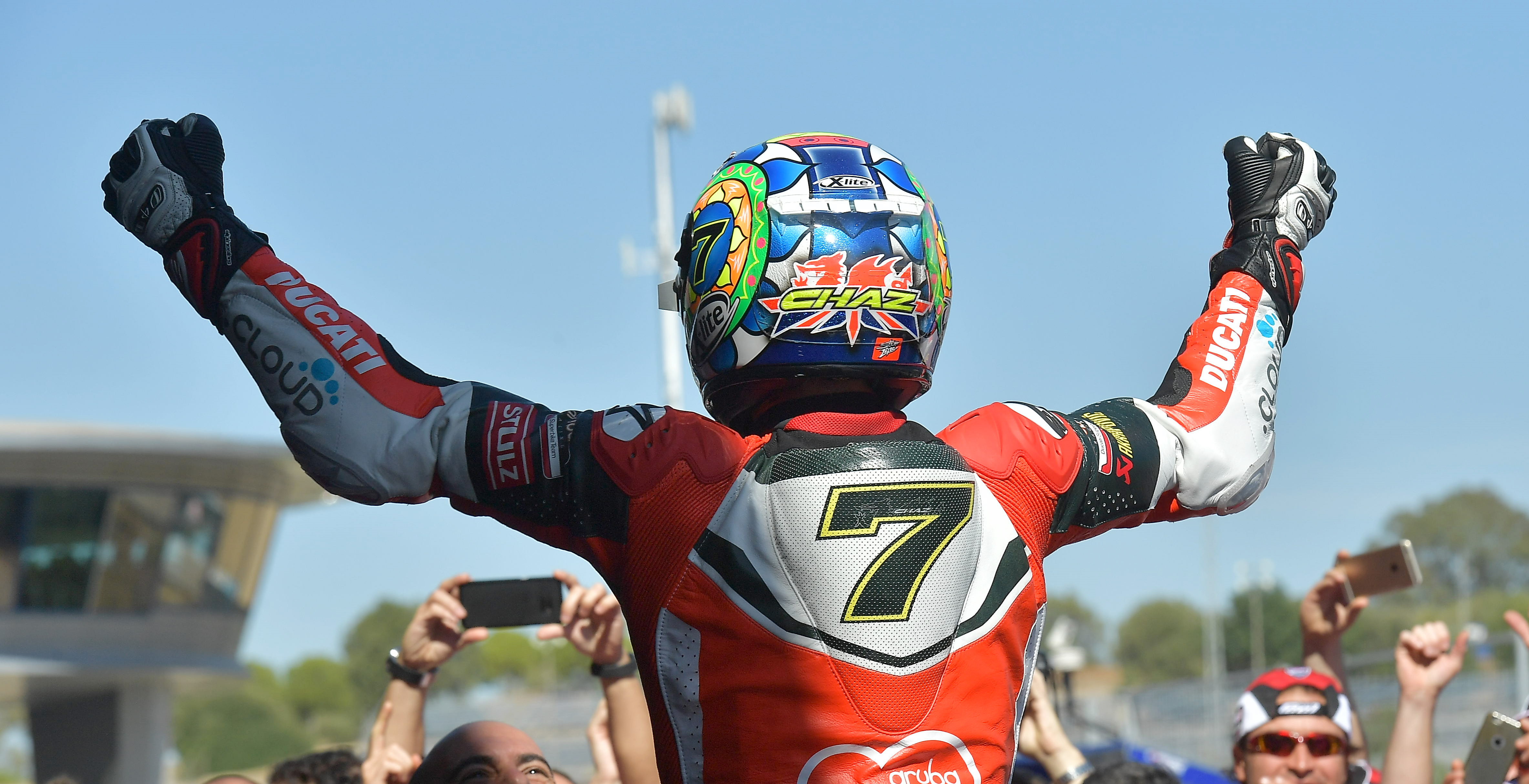 Davies doubles up in Spain as title battle rolls on