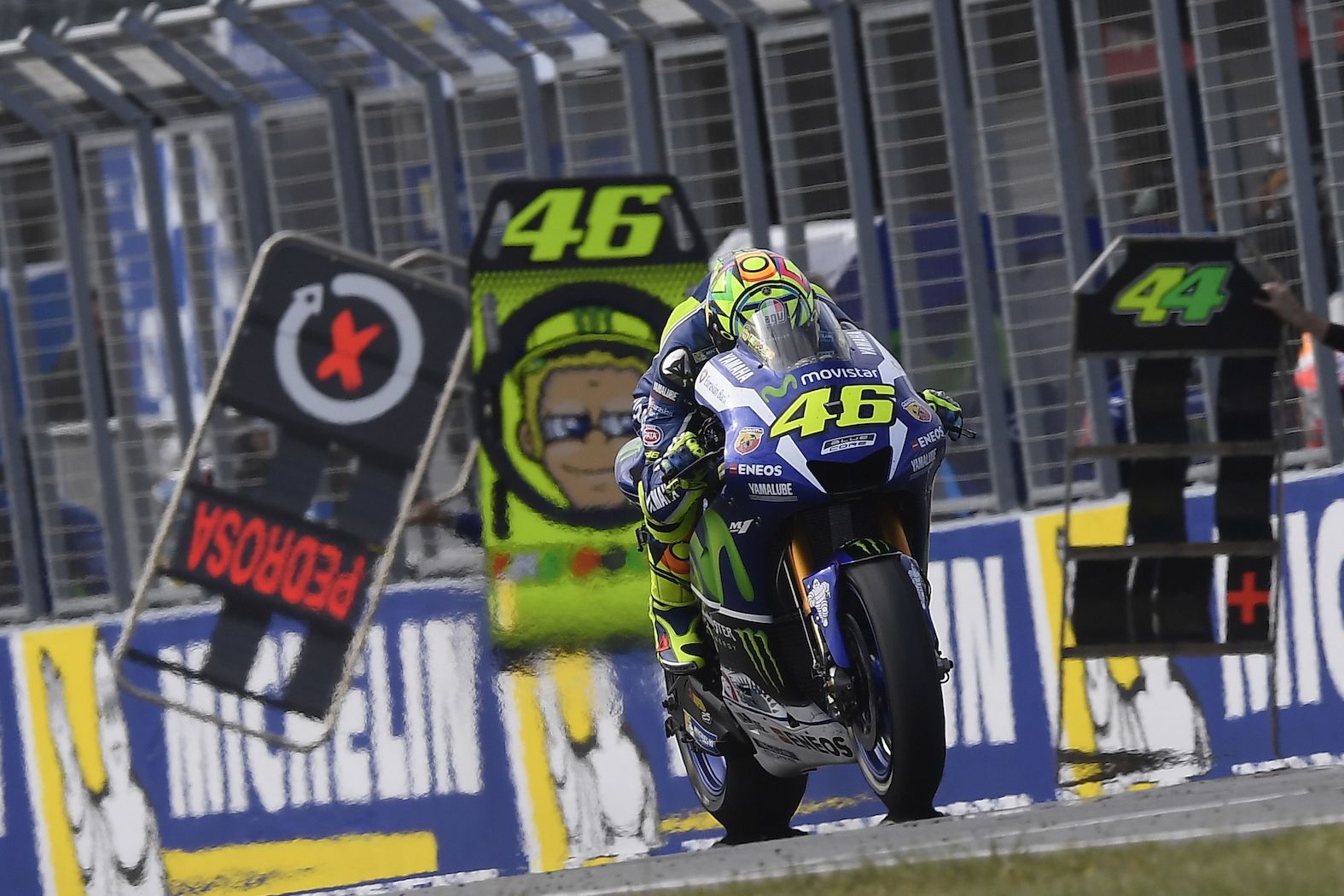 Rossi fights back from poor qualifying to take second