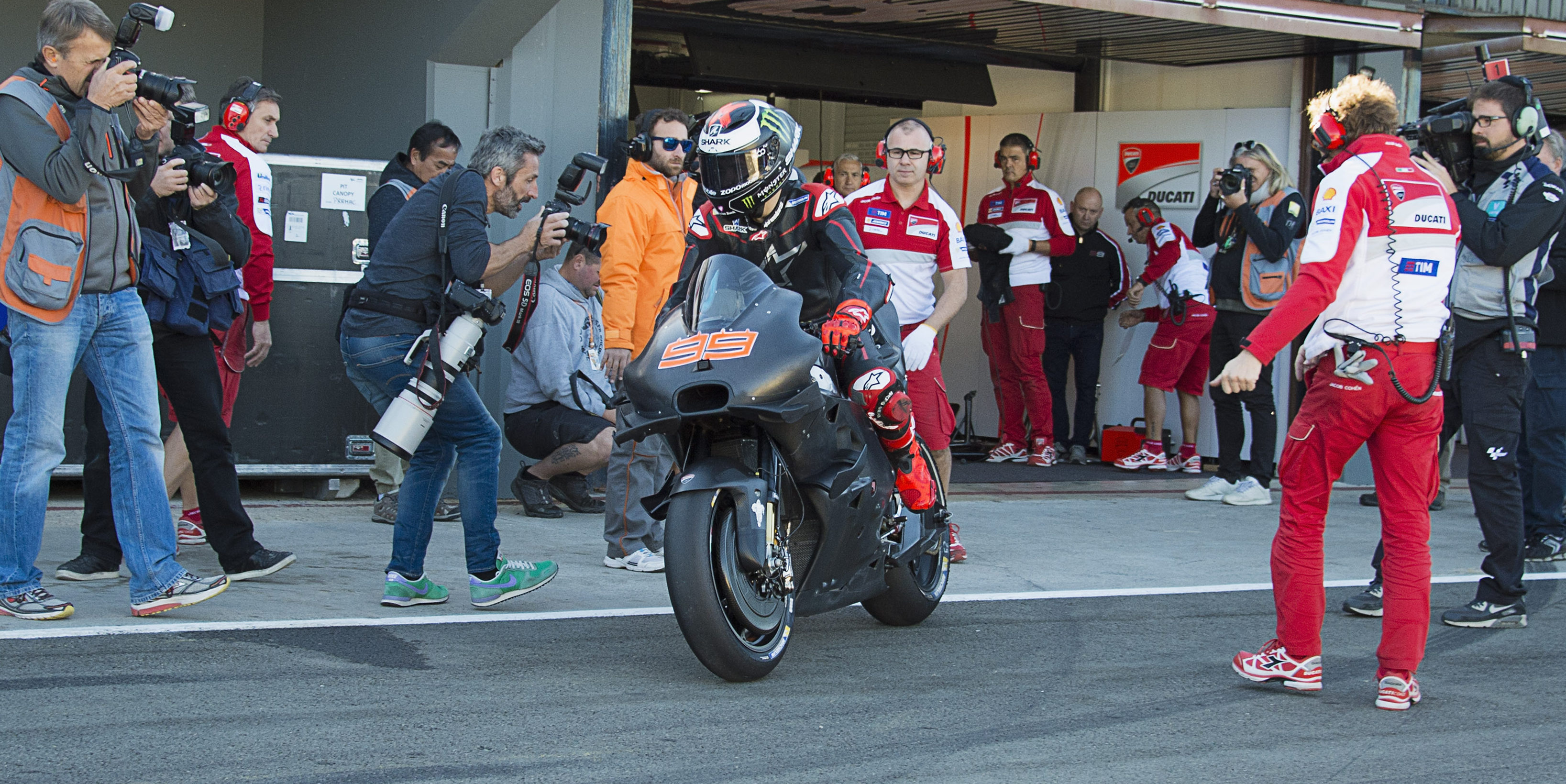 Valencia test gallery: Day one