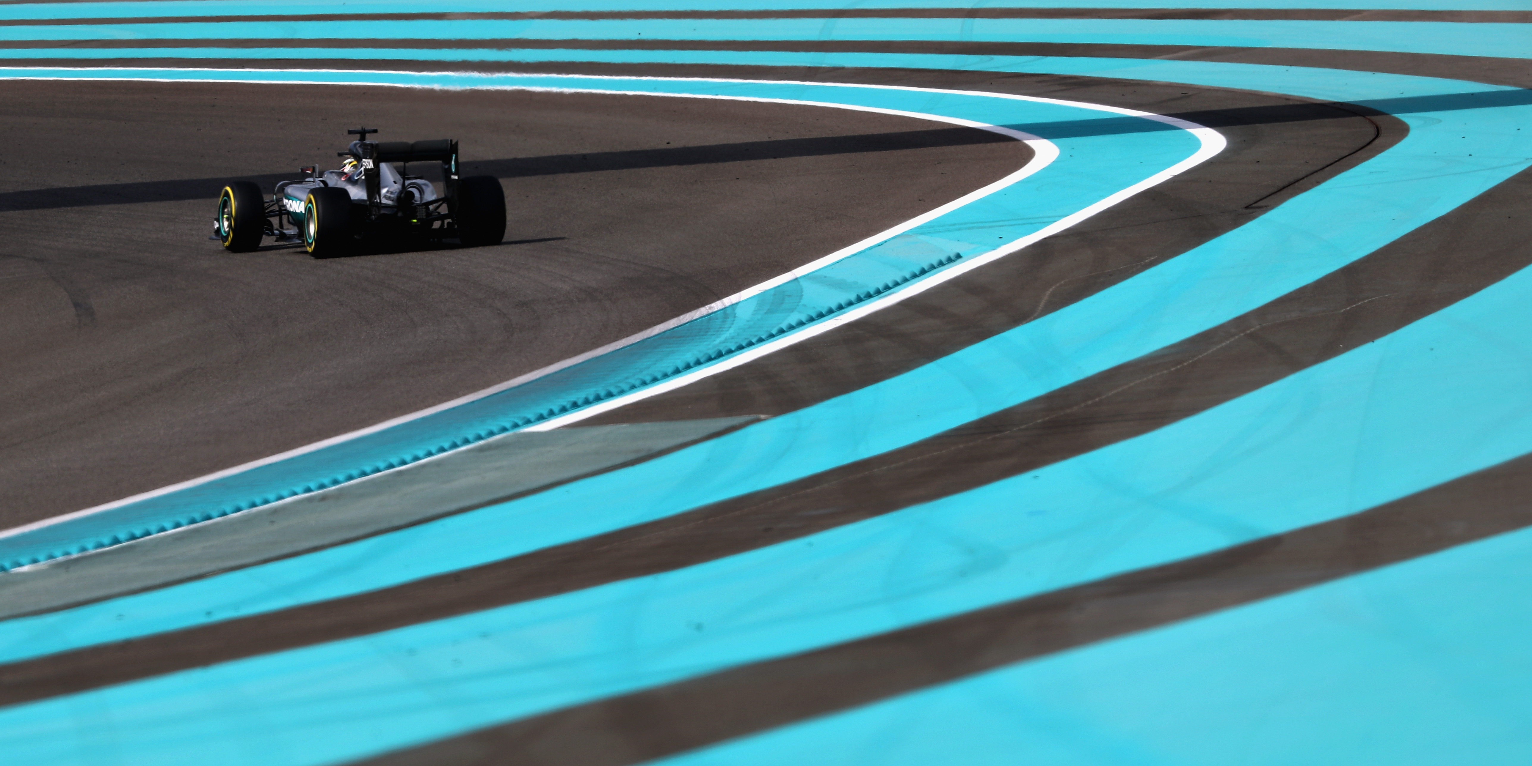 Hamilton ahead in FP1 ahead of championship decider